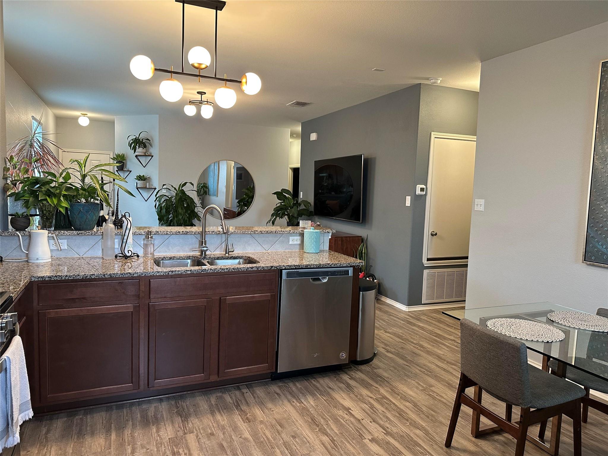 302 Eves Necklace Dr, Buda, TX 78610