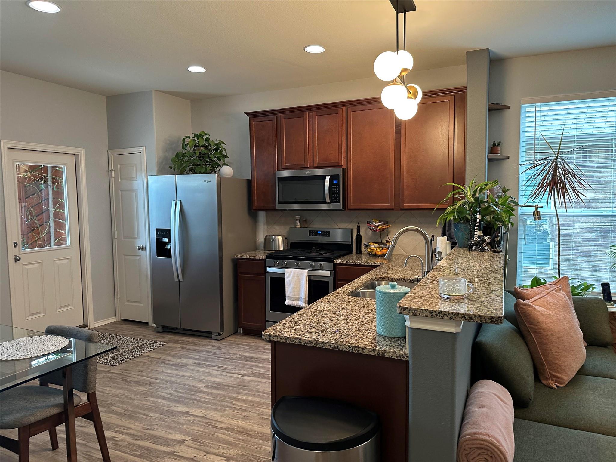 302 Eves Necklace Dr, Buda, TX 78610