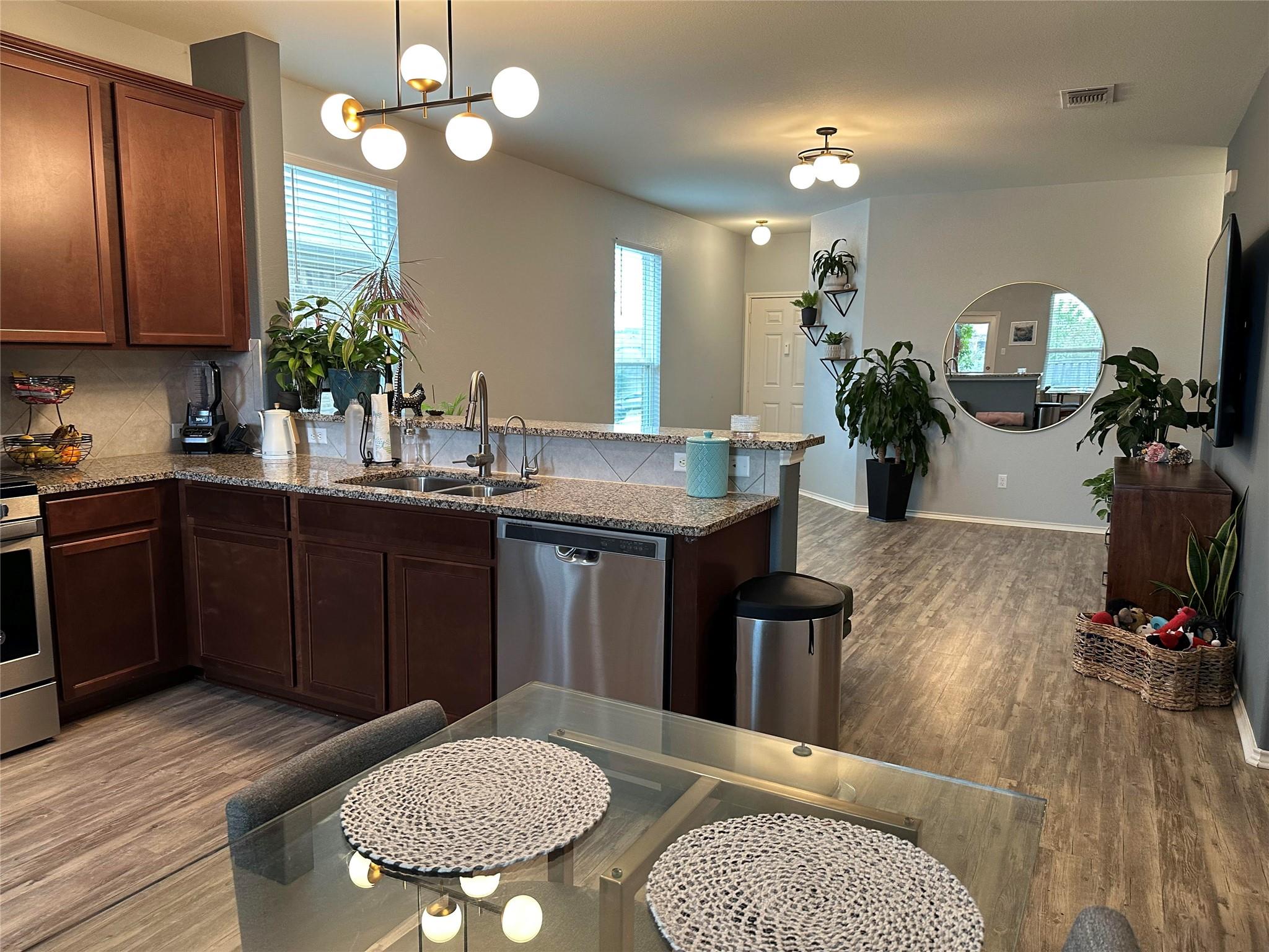 302 Eves Necklace Dr, Buda, TX 78610