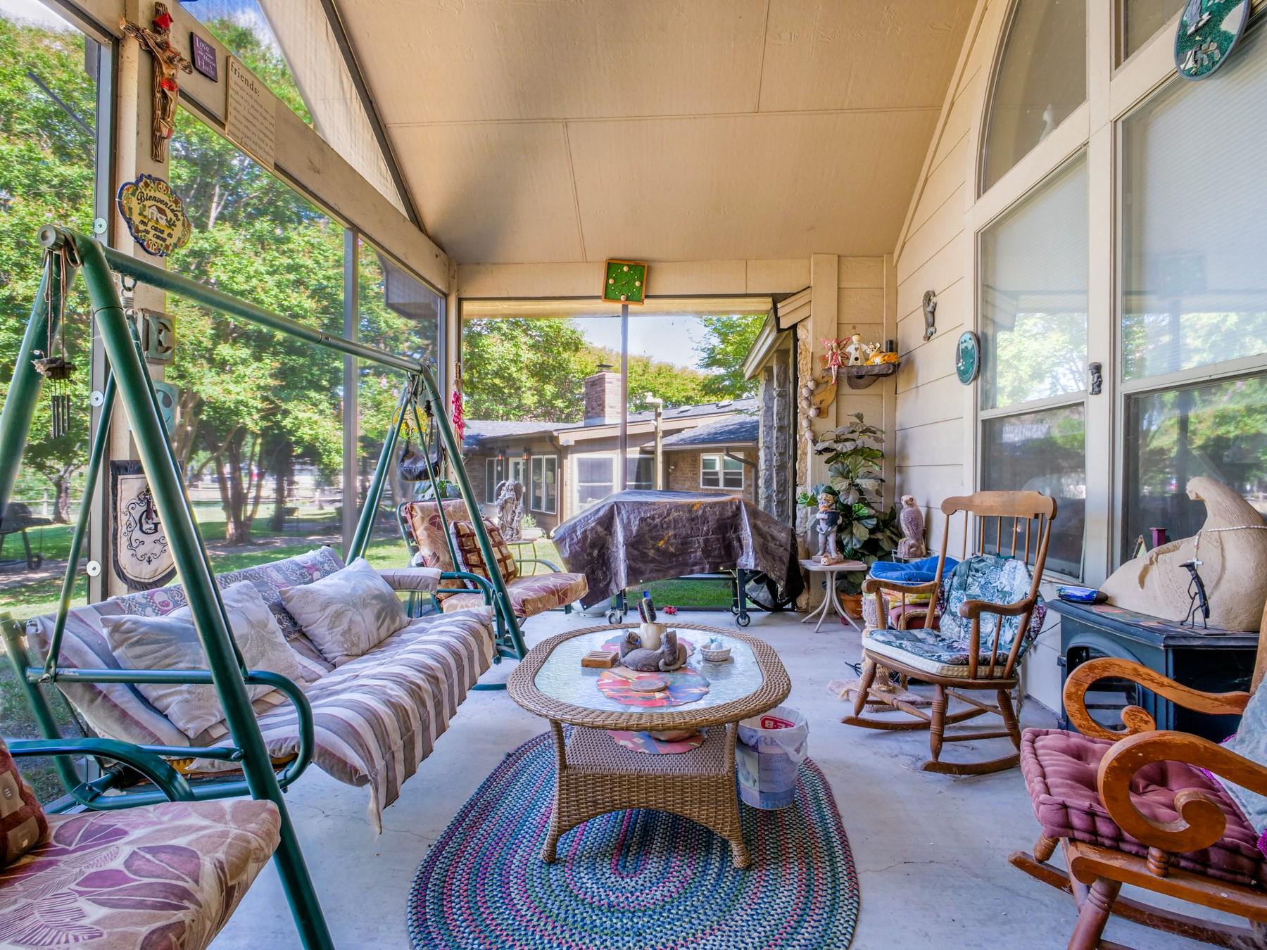 120 Meadowlakes Dr, Meadowlakes, TX 78654