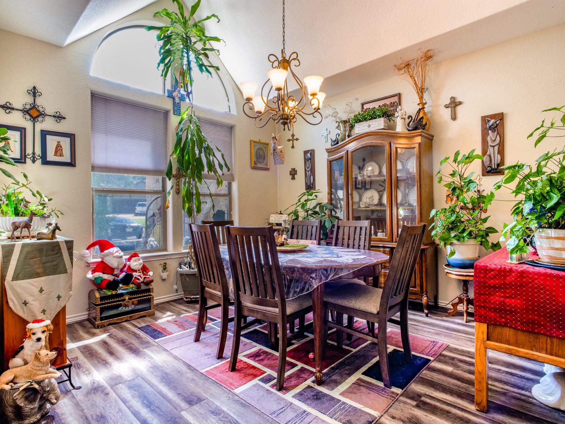 120 Meadowlakes Dr, Meadowlakes, TX 78654