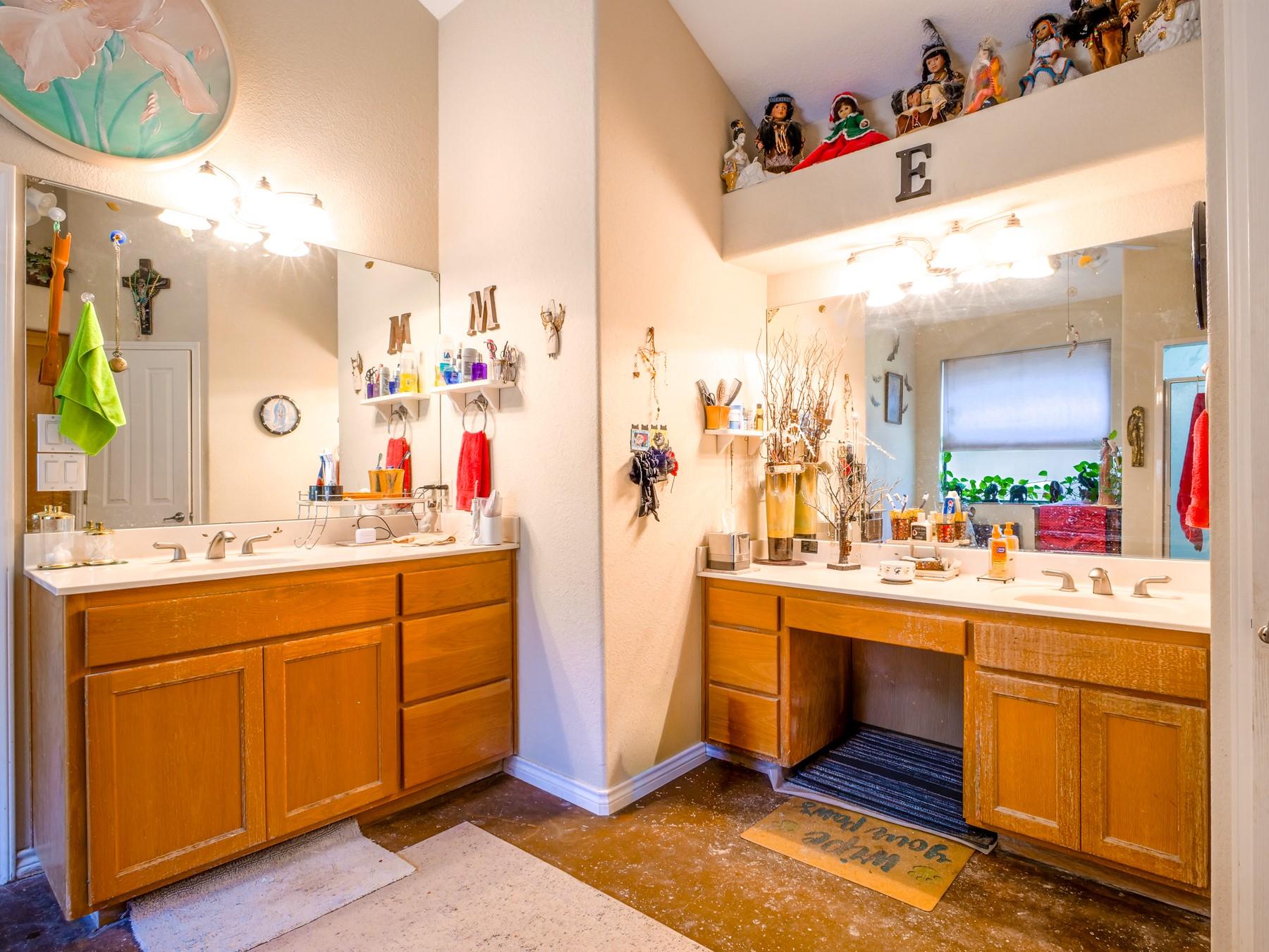 120 Meadowlakes Dr, Meadowlakes, TX 78654