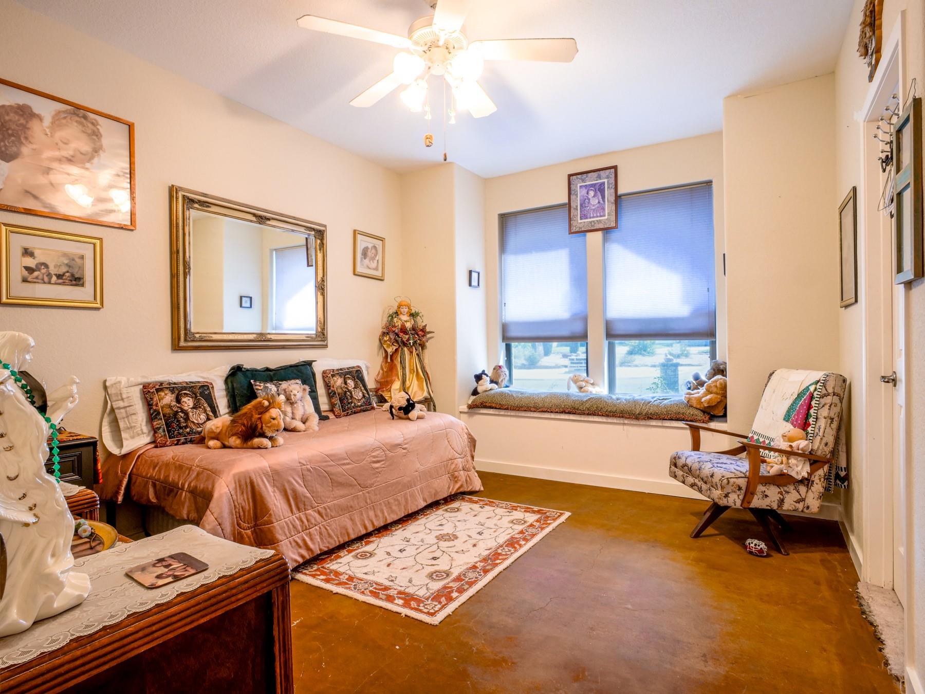 120 Meadowlakes Dr, Meadowlakes, TX 78654