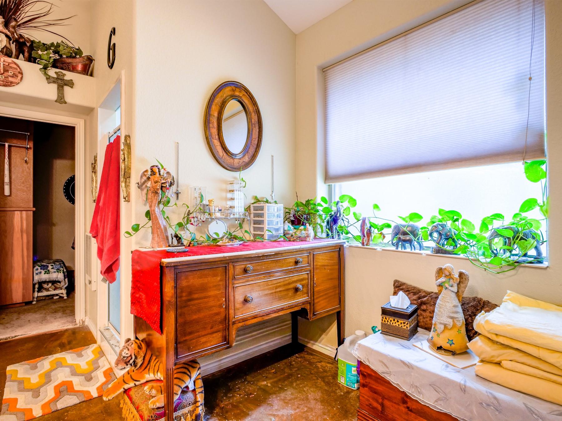 120 Meadowlakes Dr, Meadowlakes, TX 78654