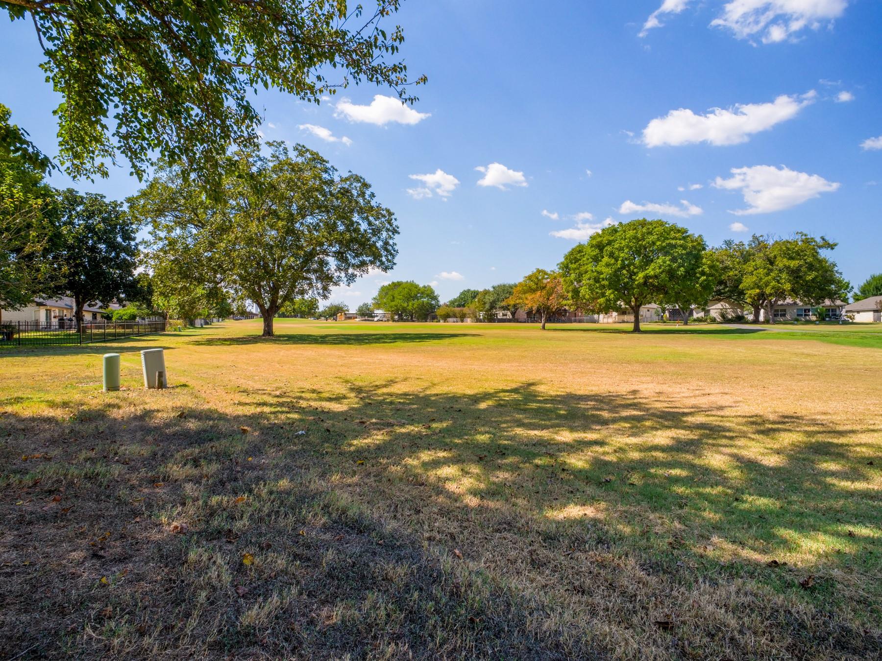 120 Meadowlakes Dr, Meadowlakes, TX 78654