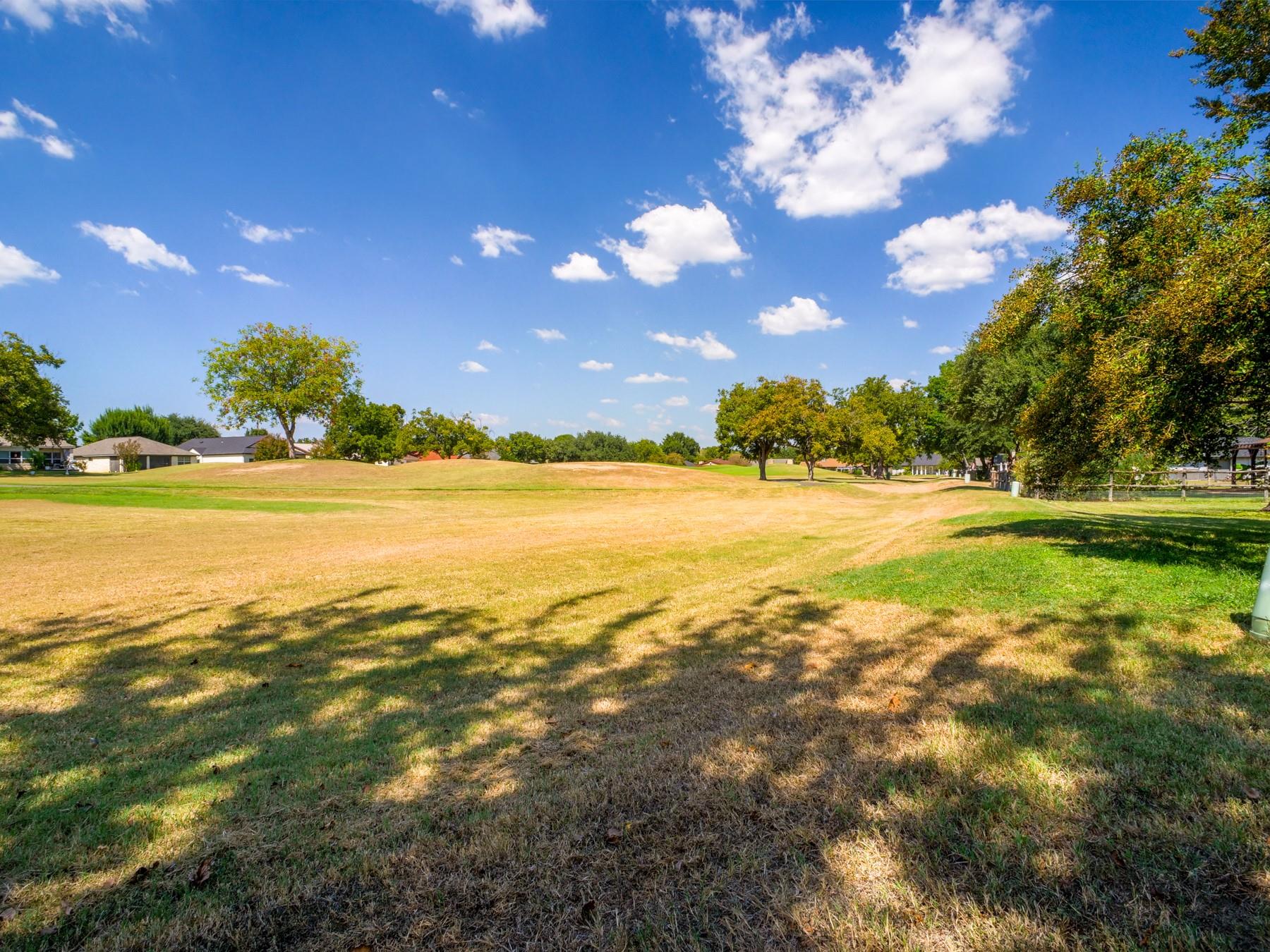 120 Meadowlakes Dr, Meadowlakes, TX 78654