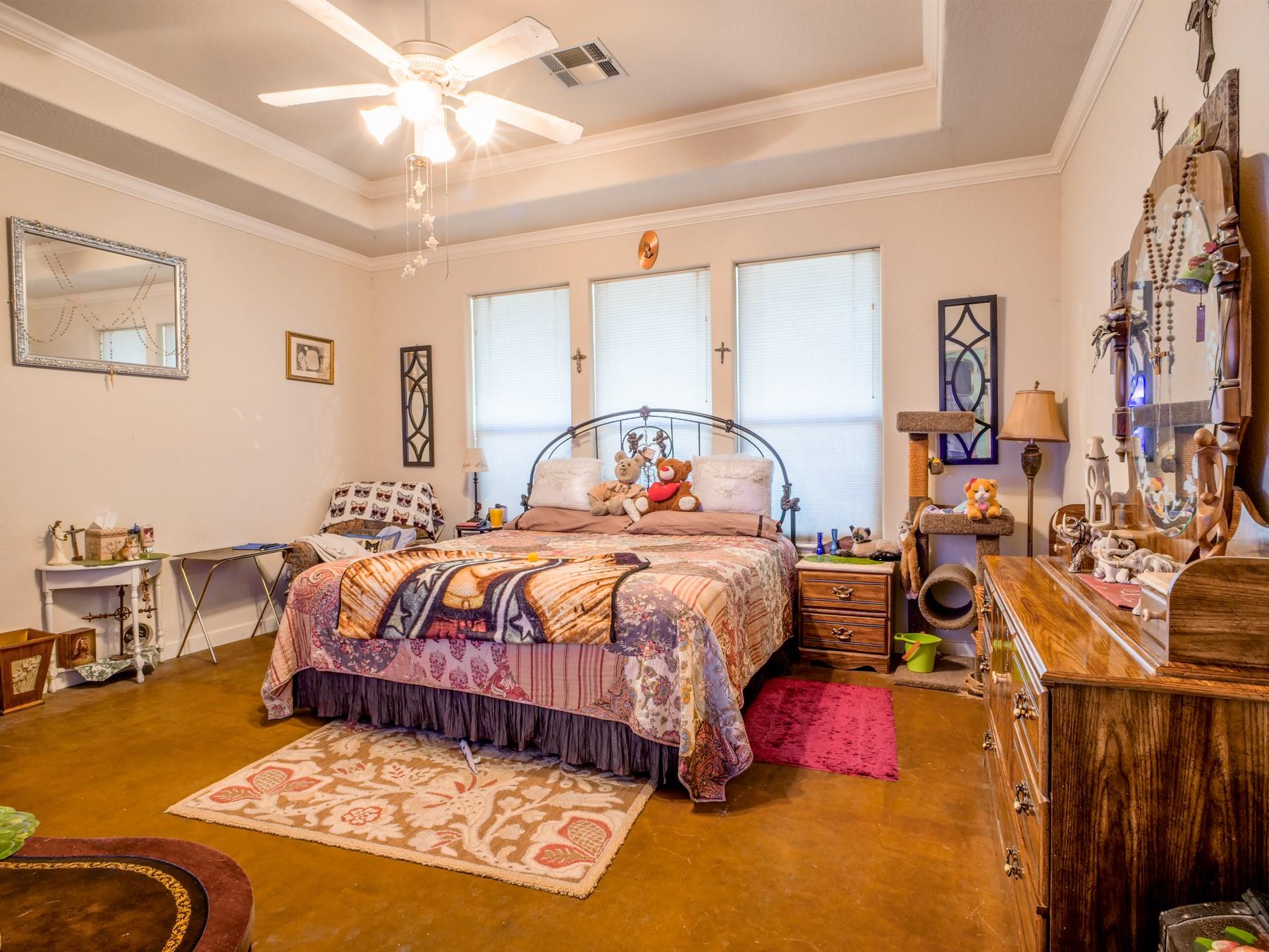 120 Meadowlakes Dr, Meadowlakes, TX 78654