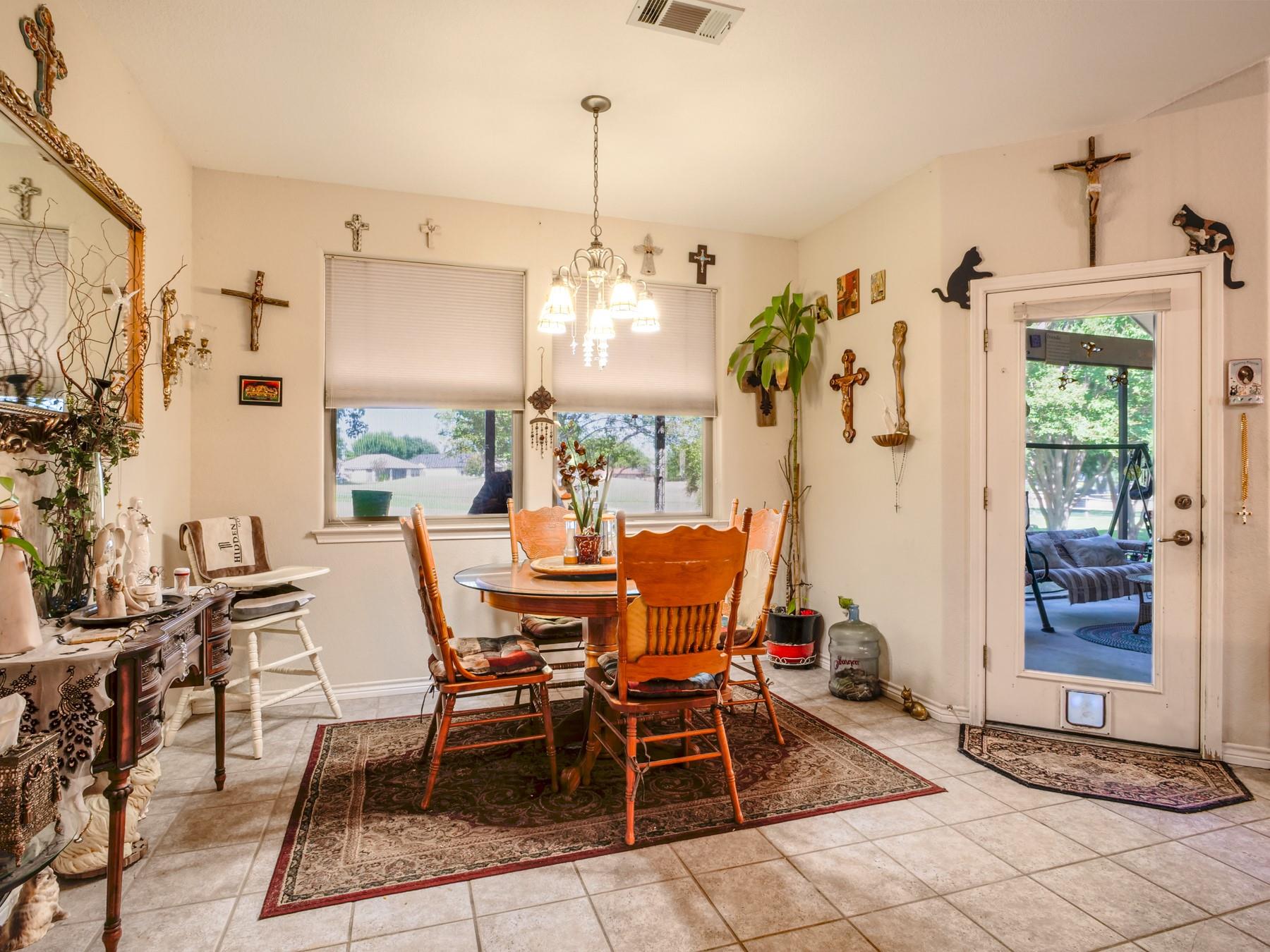 120 Meadowlakes Dr, Meadowlakes, TX 78654