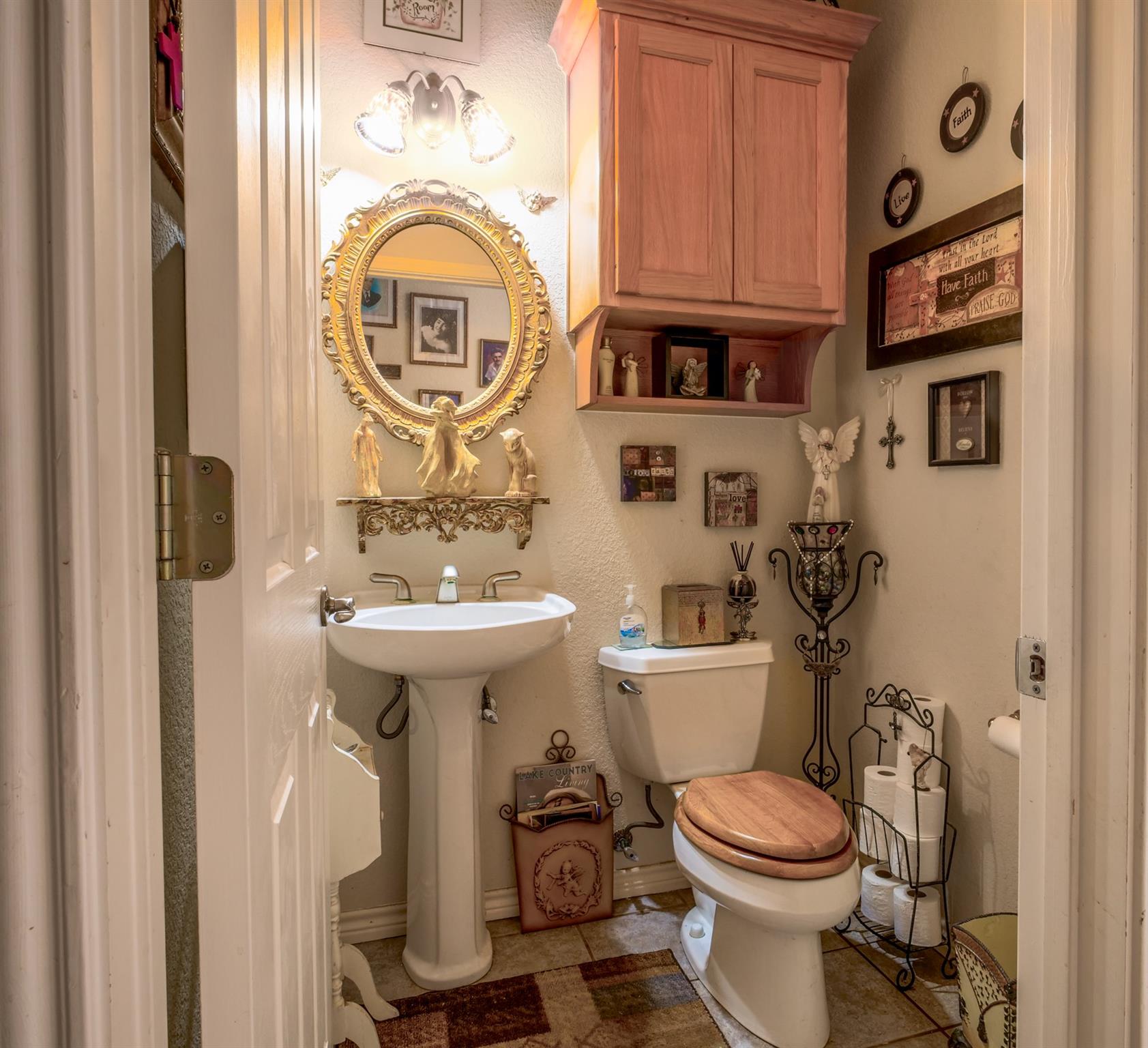 120 Meadowlakes Dr, Meadowlakes, TX 78654