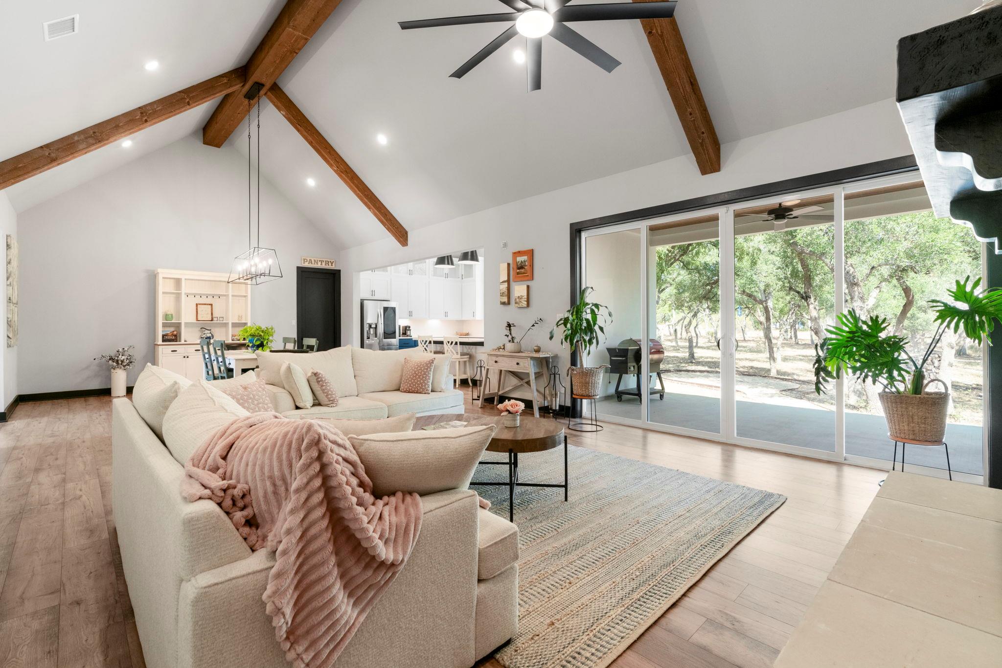 125 Brown Saddle Cv, Driftwood, TX 78619