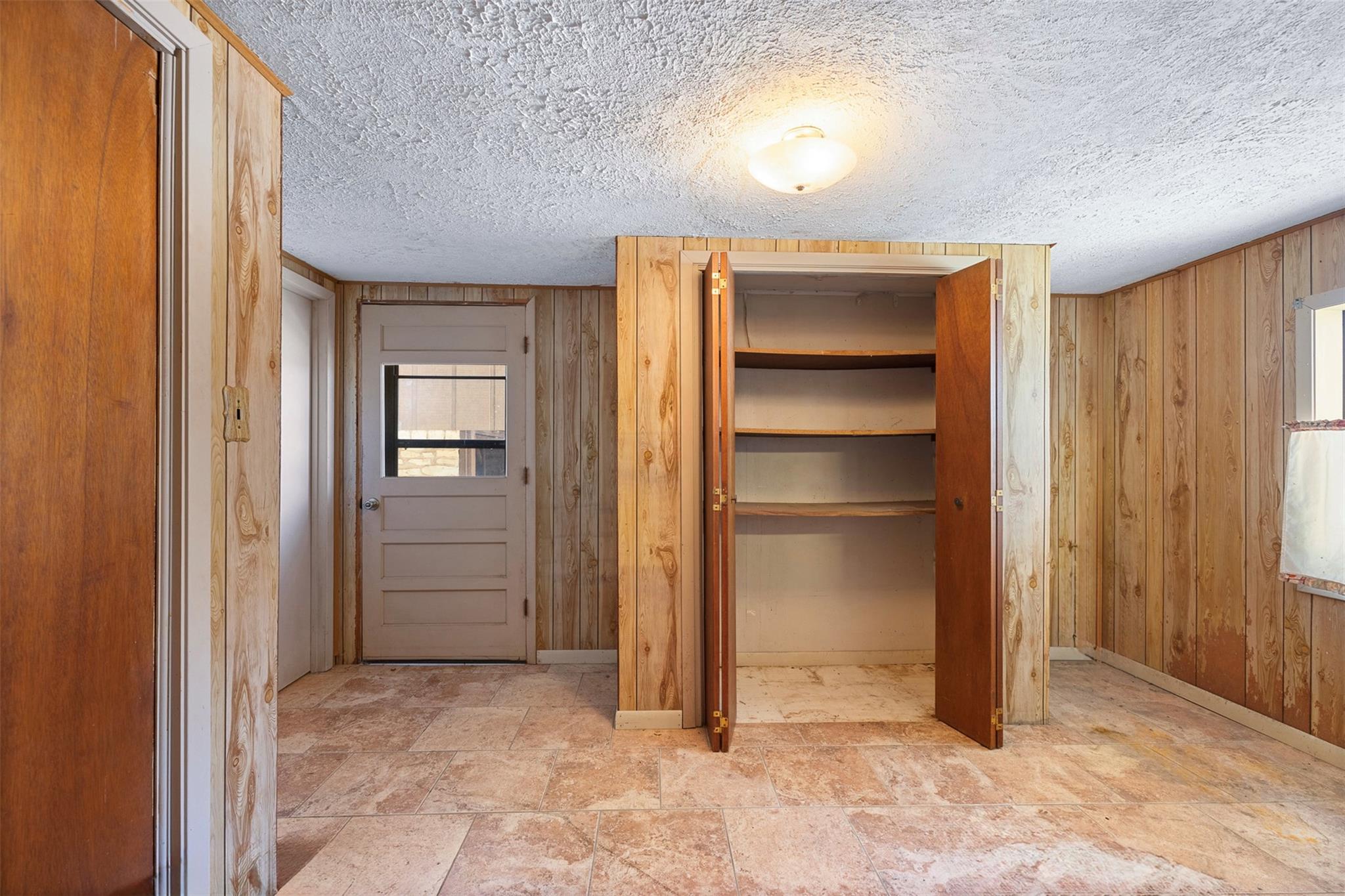 517 First Street, Lexington, TX 78947