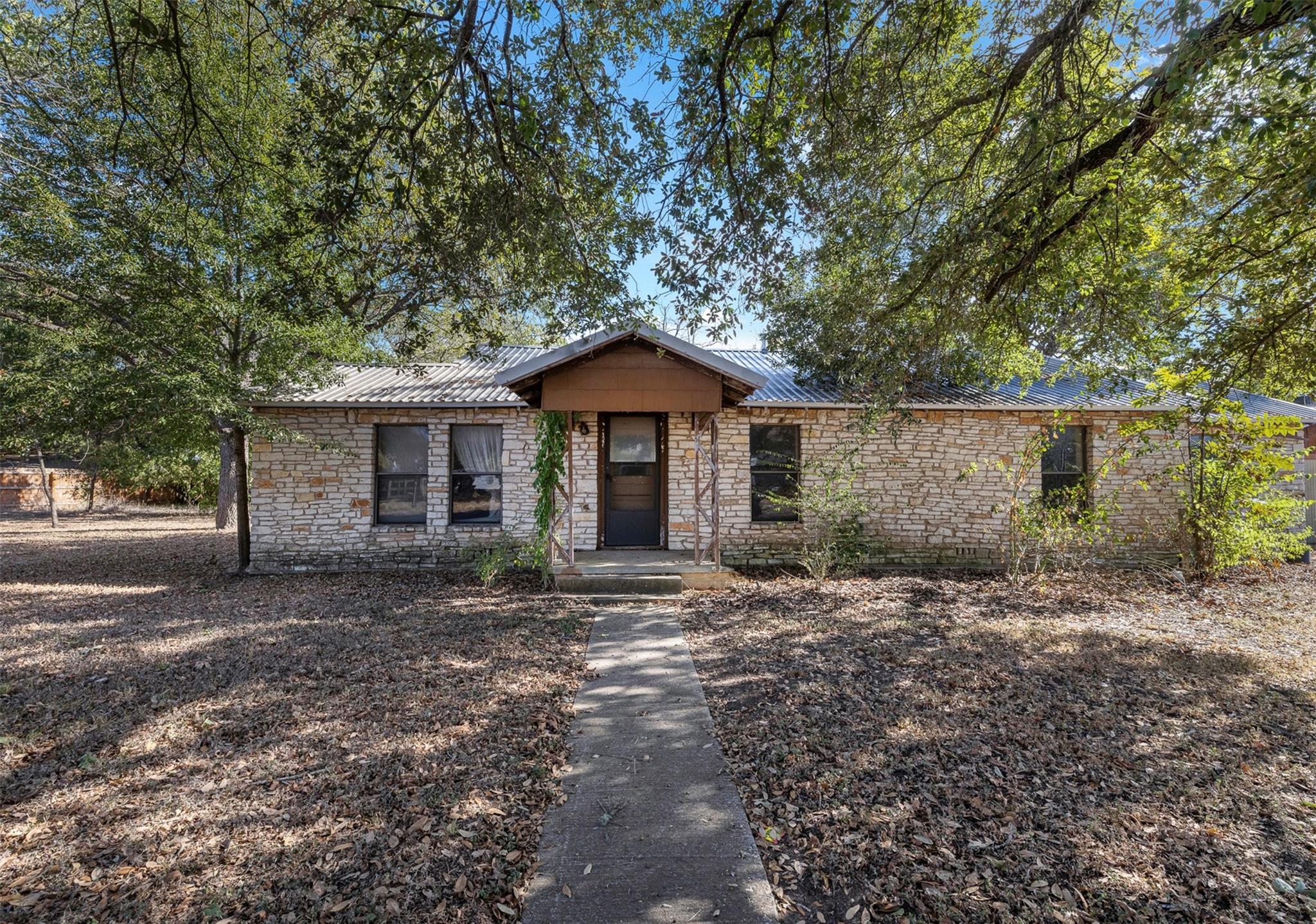 517 First Street, Lexington, TX 78947