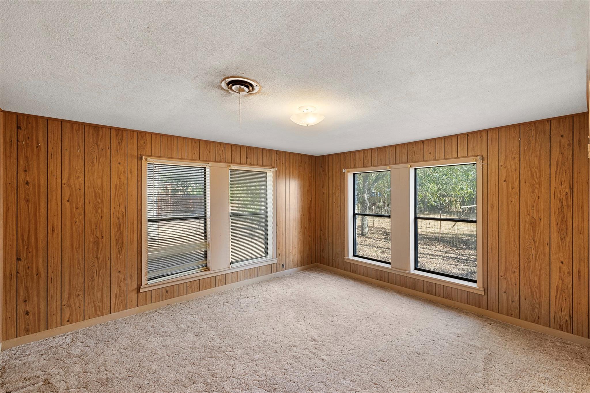 517 First Street, Lexington, TX 78947