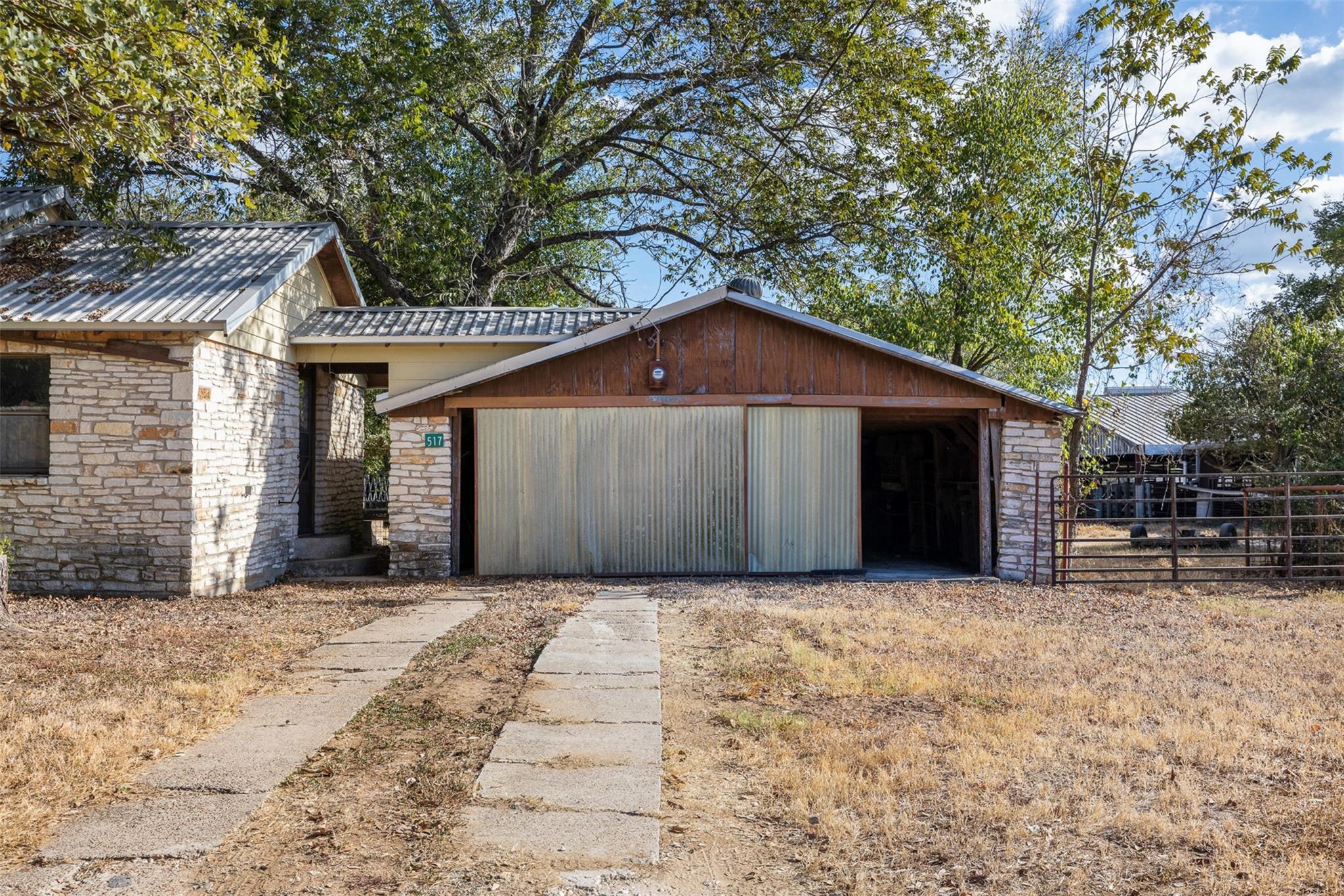 517 First Street, Lexington, TX 78947