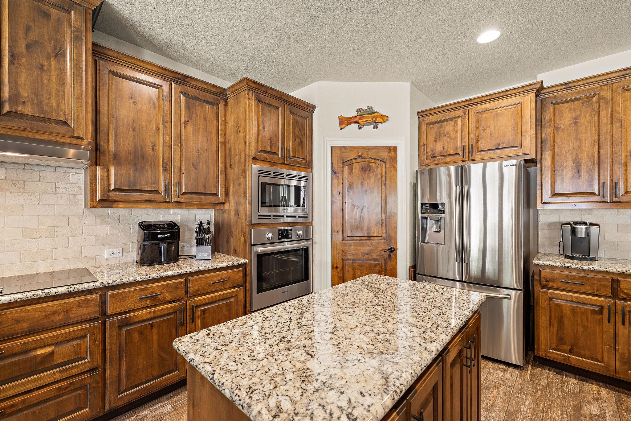 217 San Gabriel Hideaway Cv, Liberty Hill, TX 78642