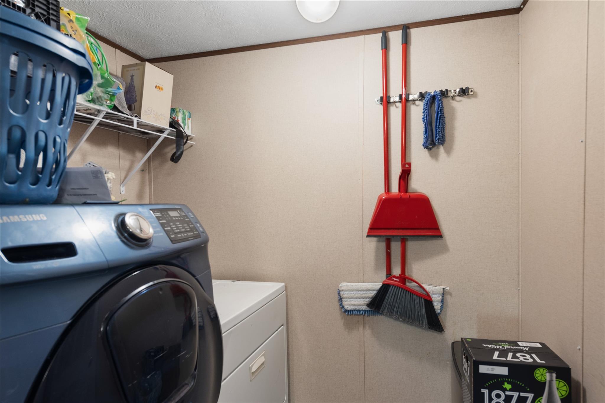 304 Regina Dr, Buda, TX 78610