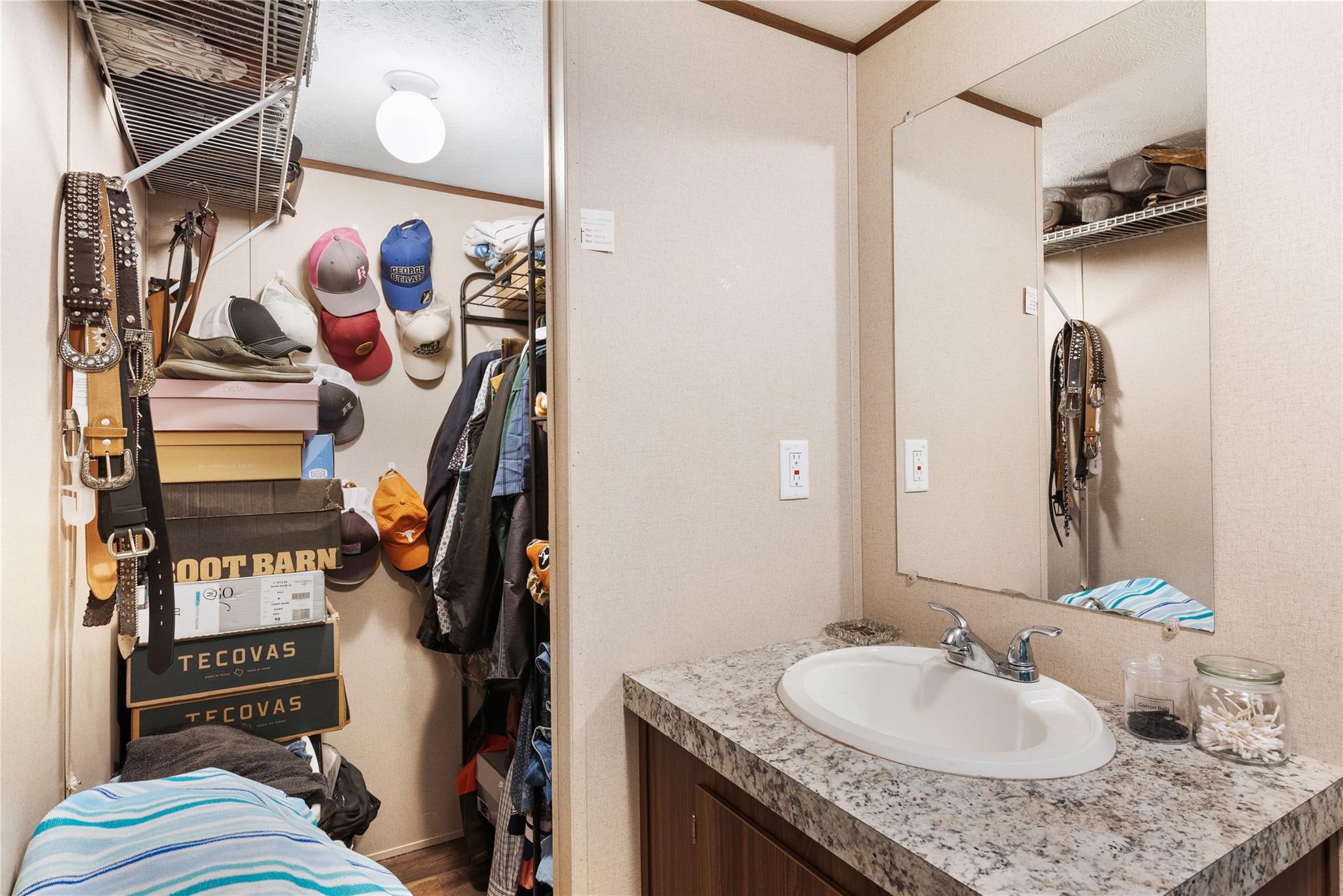 304 Regina Dr, Buda, TX 78610