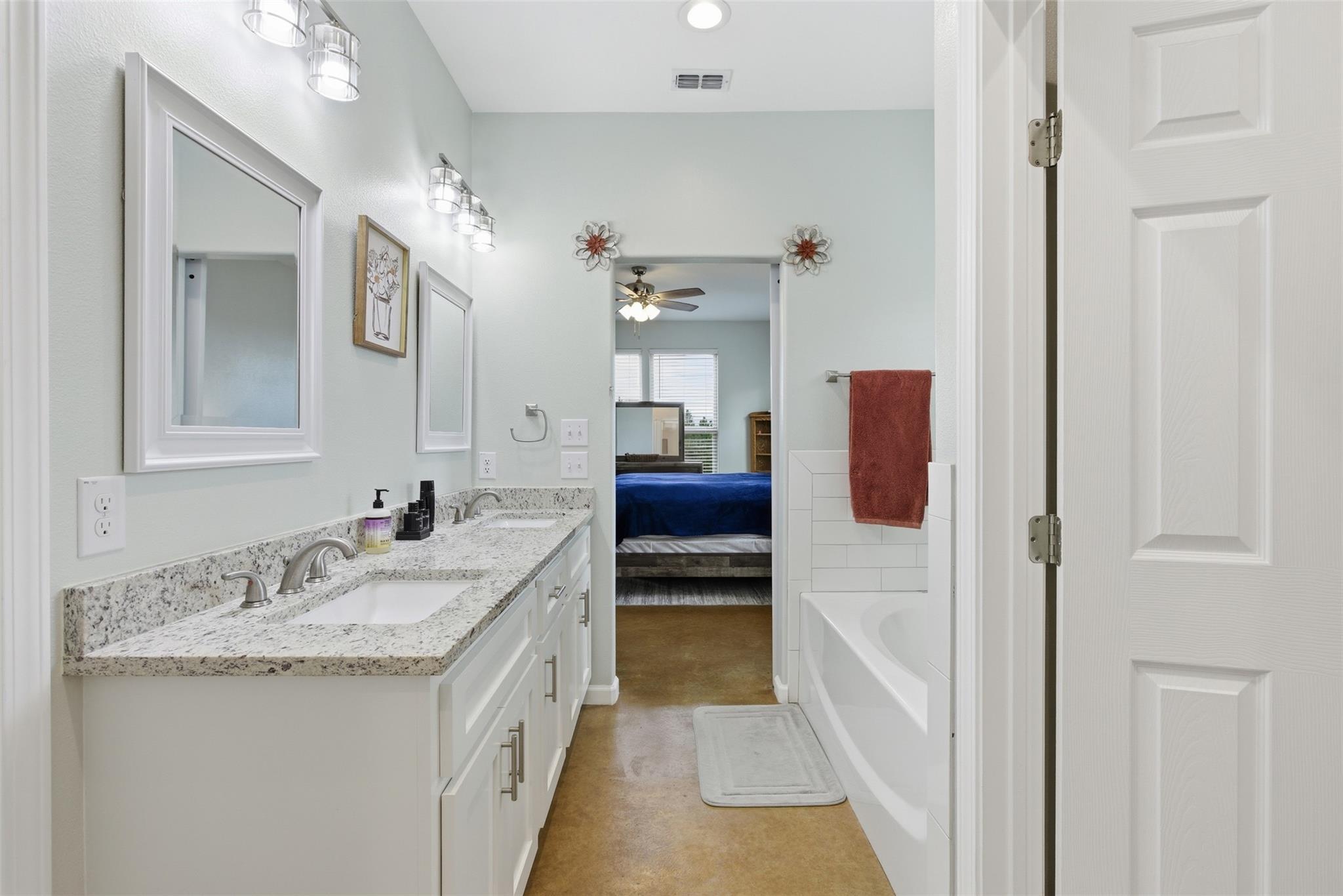 152 Spring Hollow Trl, Smithville, TX 78957