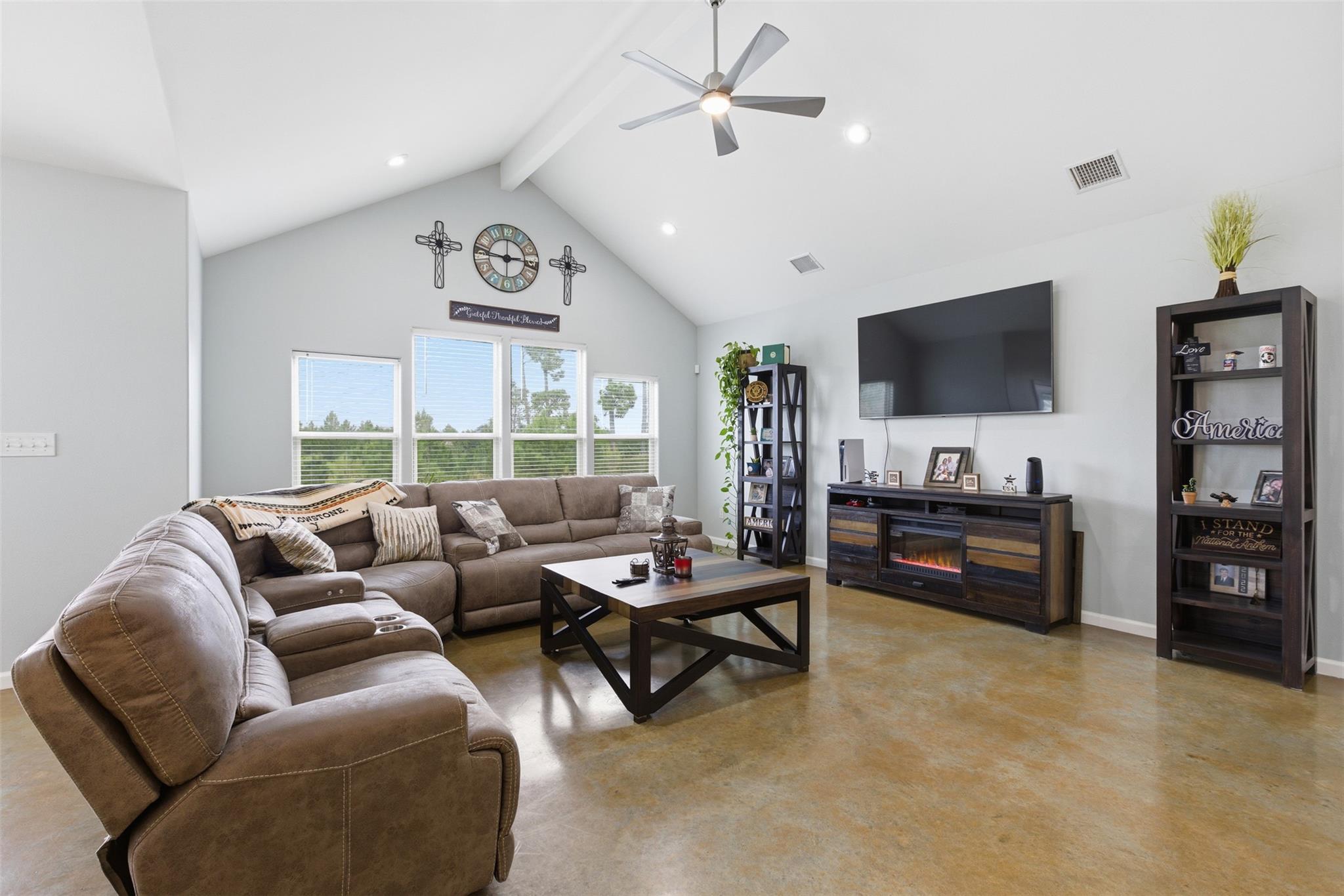 152 Spring Hollow Trl, Smithville, TX 78957