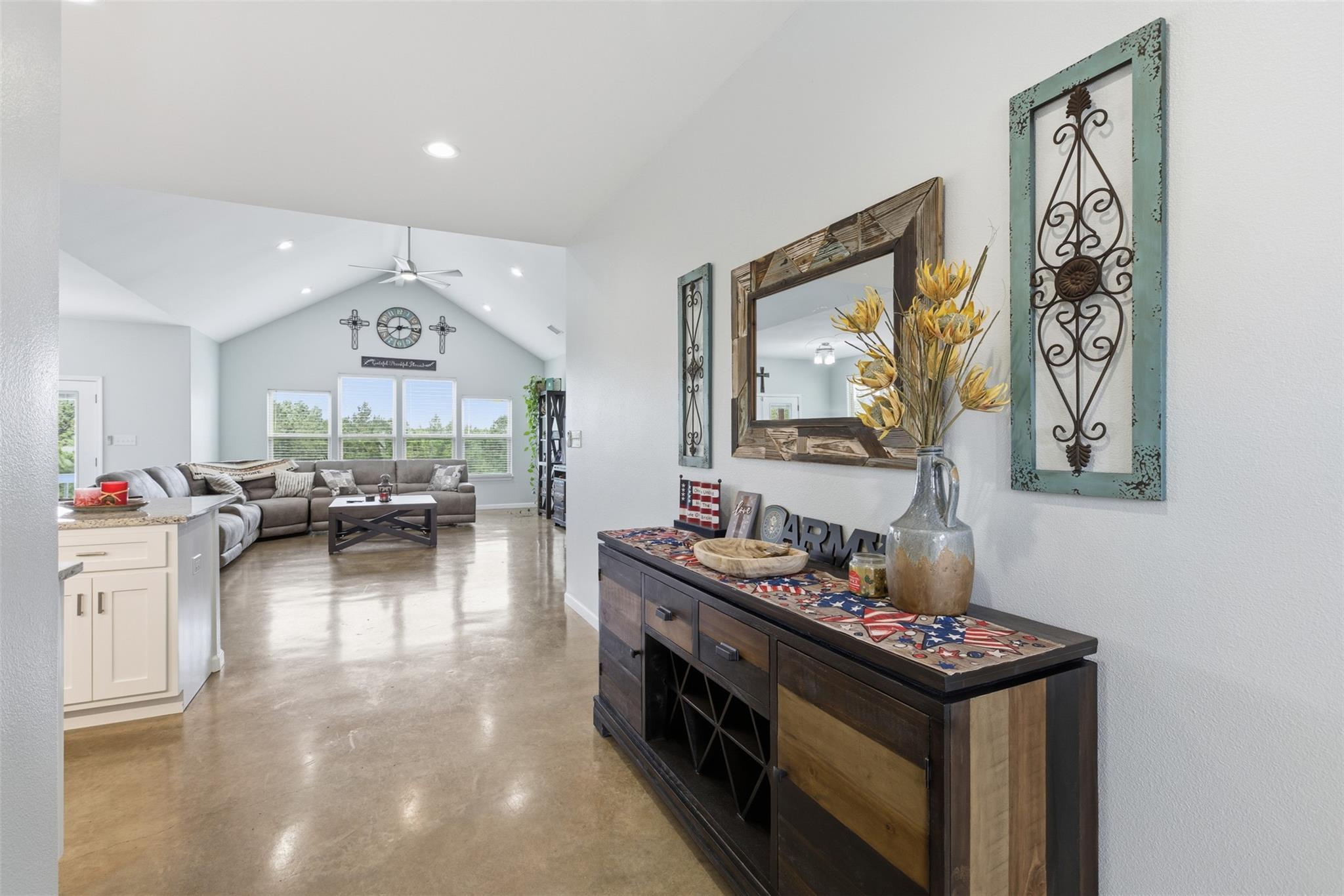 152 Spring Hollow Trl, Smithville, TX 78957