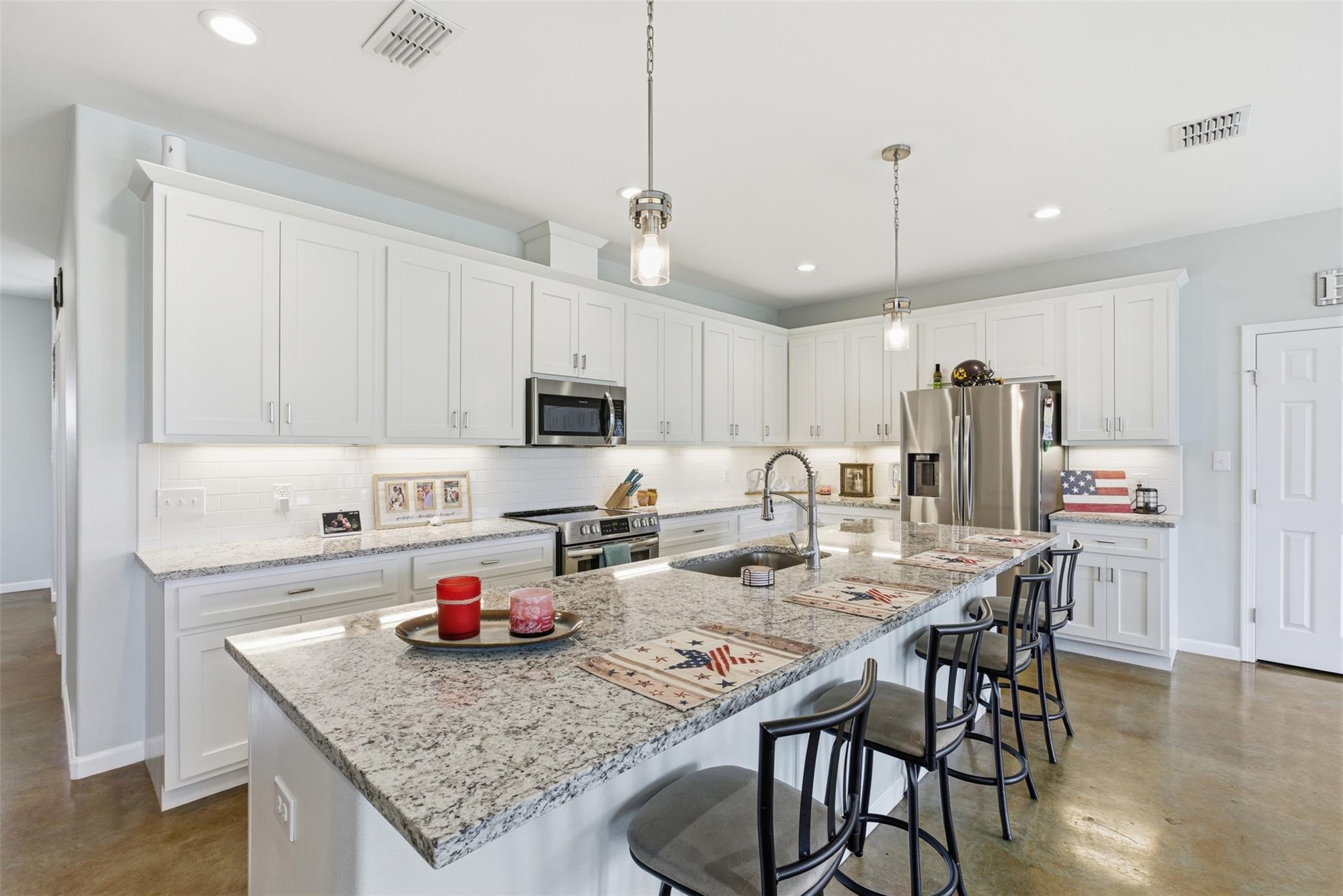 152 Spring Hollow Trl, Smithville, TX 78957