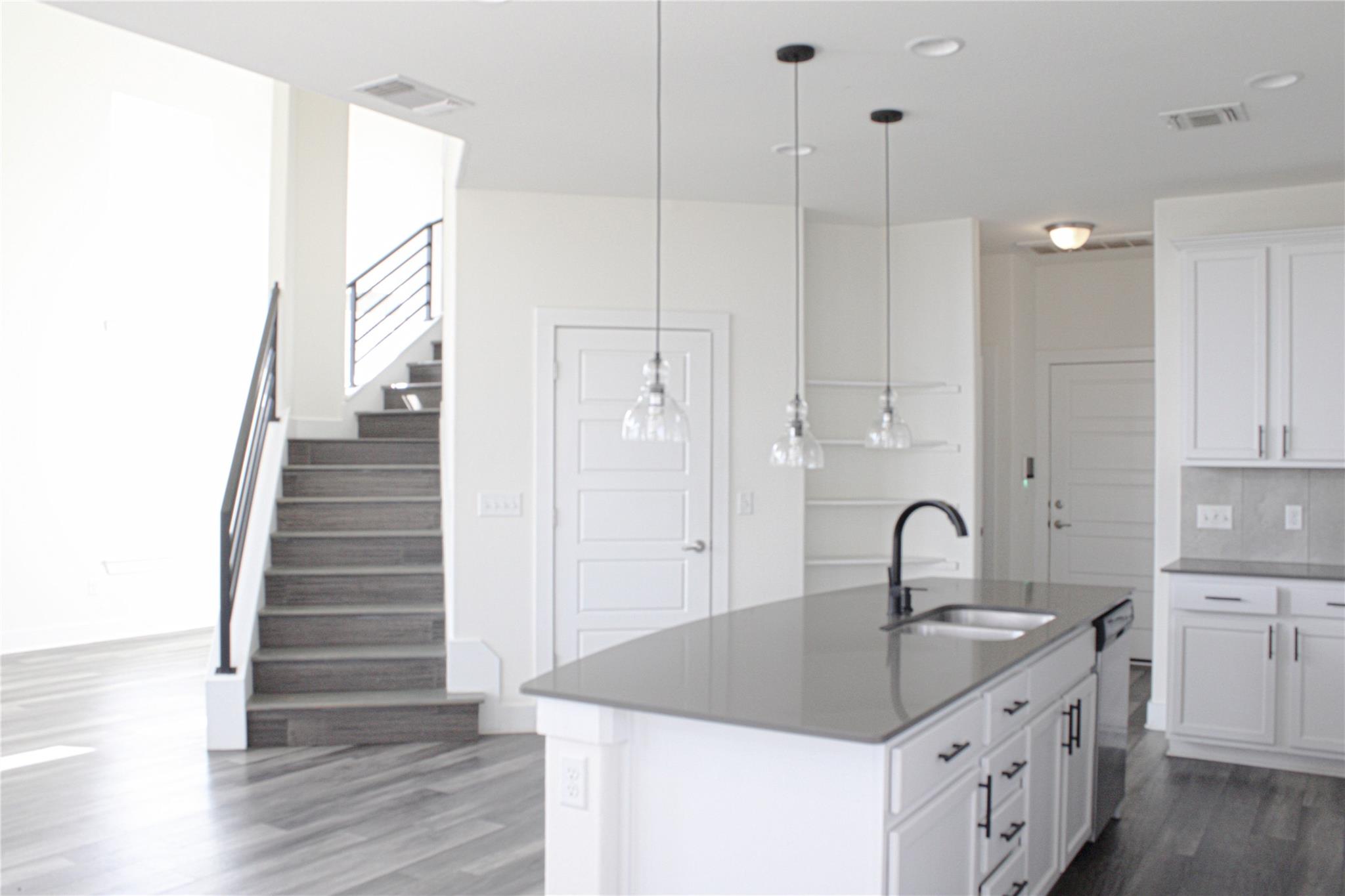 7113 Sienna Rouge Path, Austin, TX 78744