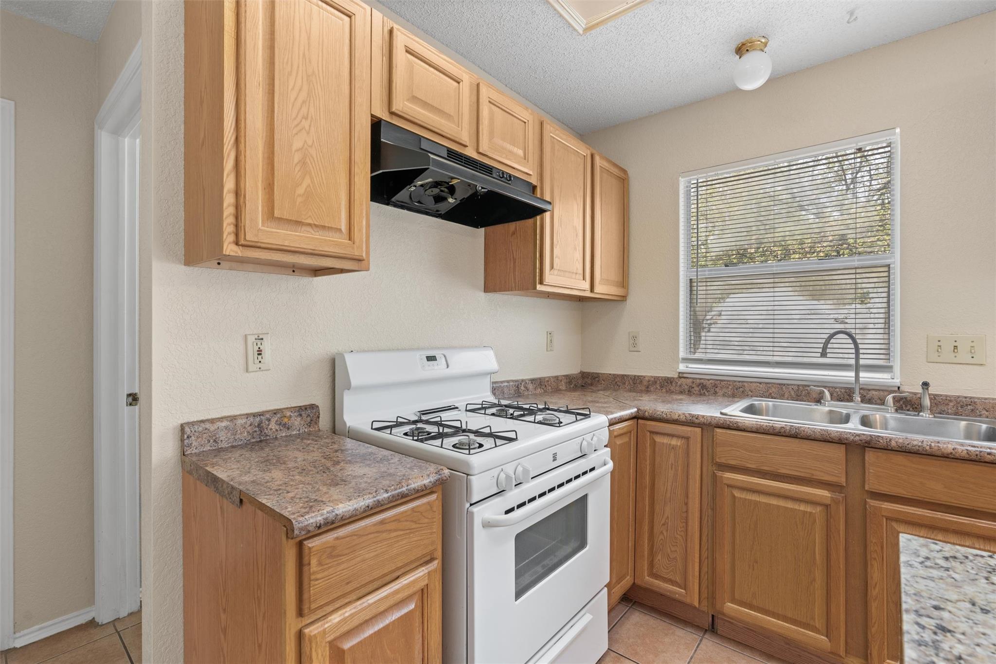 716 Camp Fire Trl, Pflugerville, TX 78660