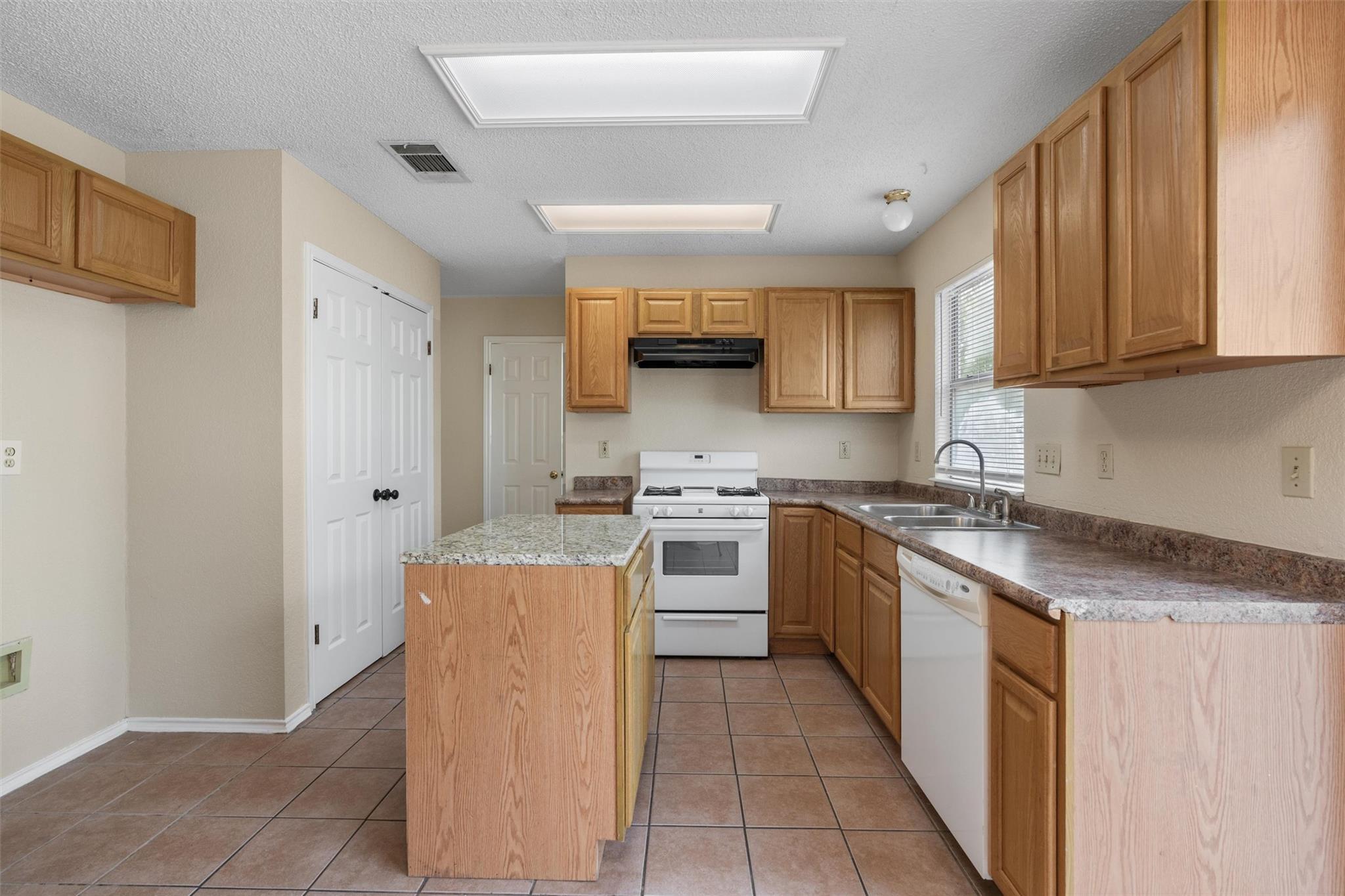 716 Camp Fire Trl, Pflugerville, TX 78660