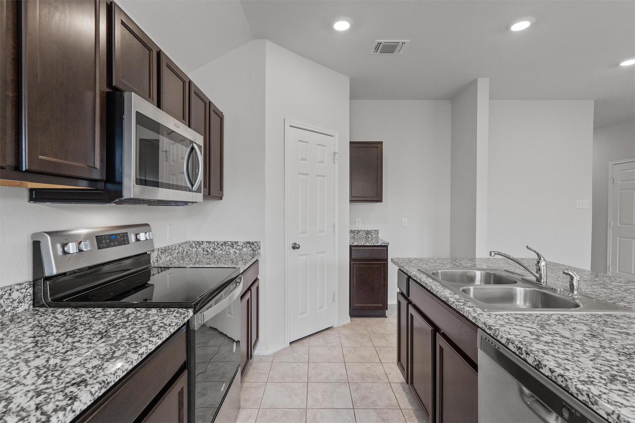 108 Ragnar Dr, Jarrell, TX 76537