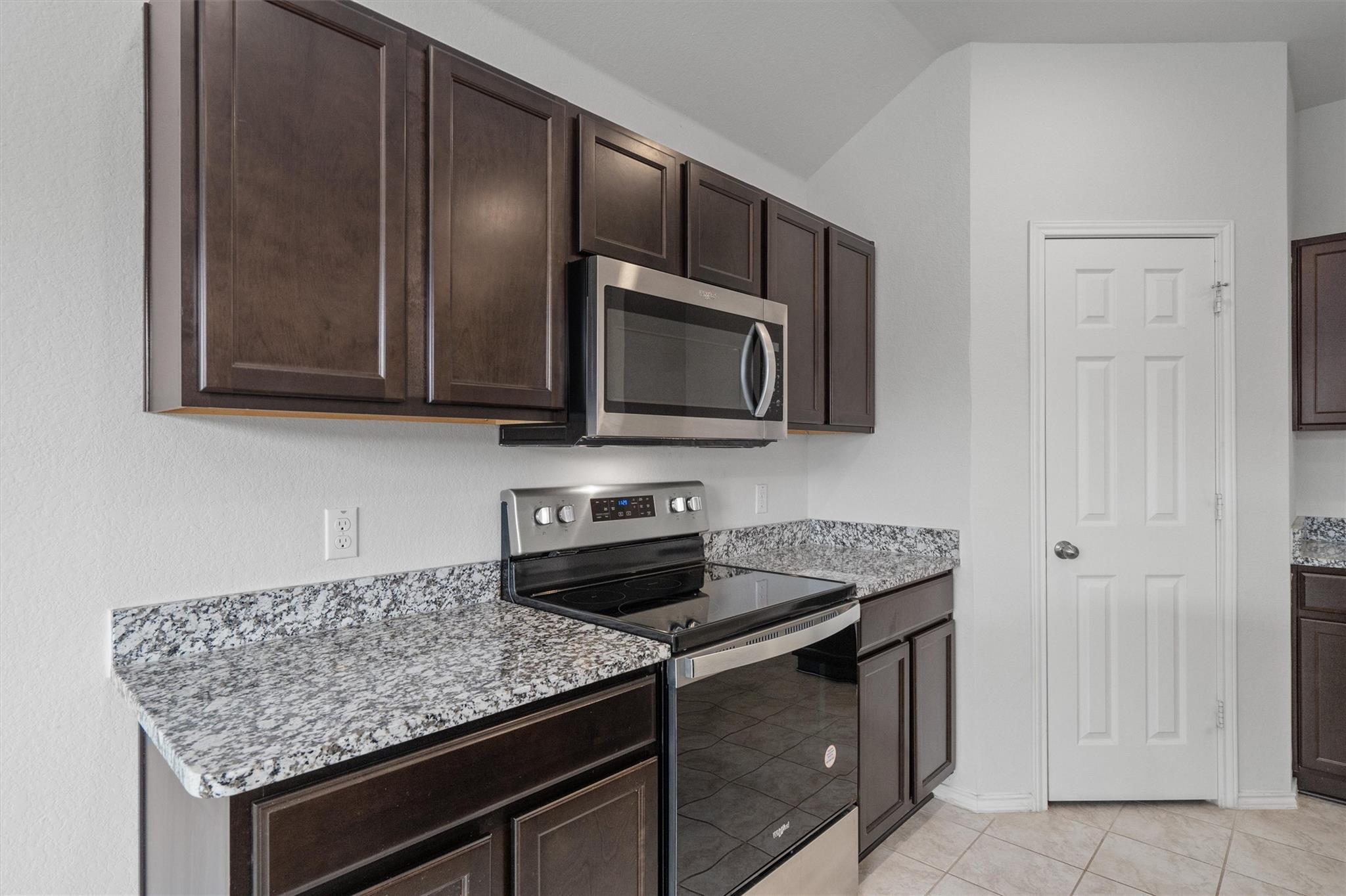 108 Ragnar Dr, Jarrell, TX 76537