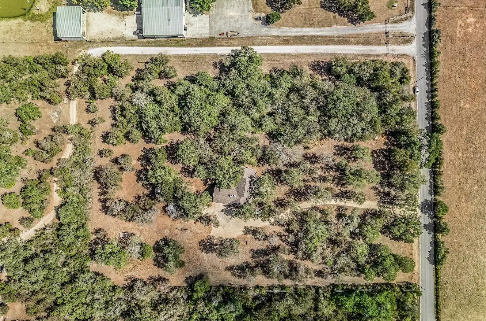 486 Westwood Rd, Lockhart, TX 78644