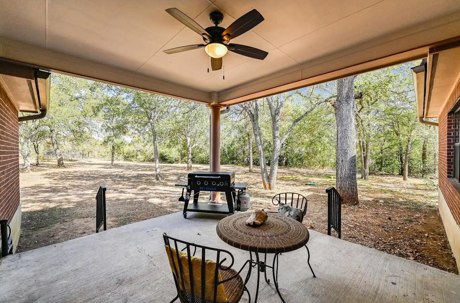 486 Westwood Rd, Lockhart, TX 78644