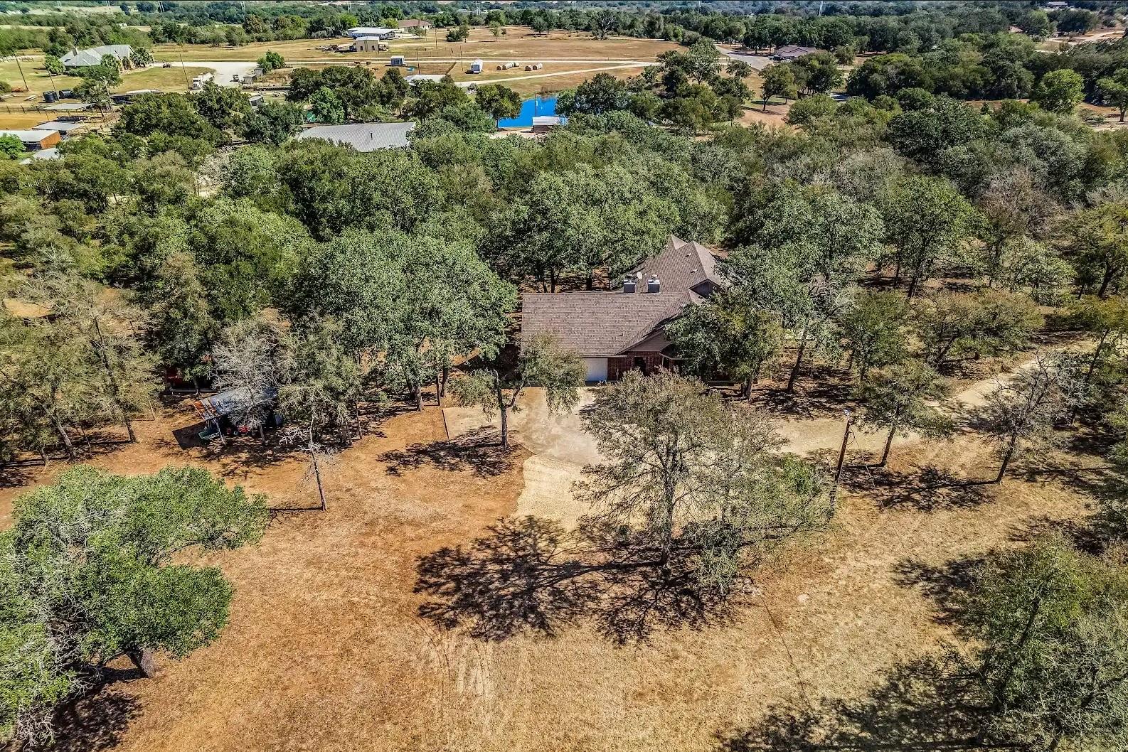 486 Westwood Rd, Lockhart, TX 78644