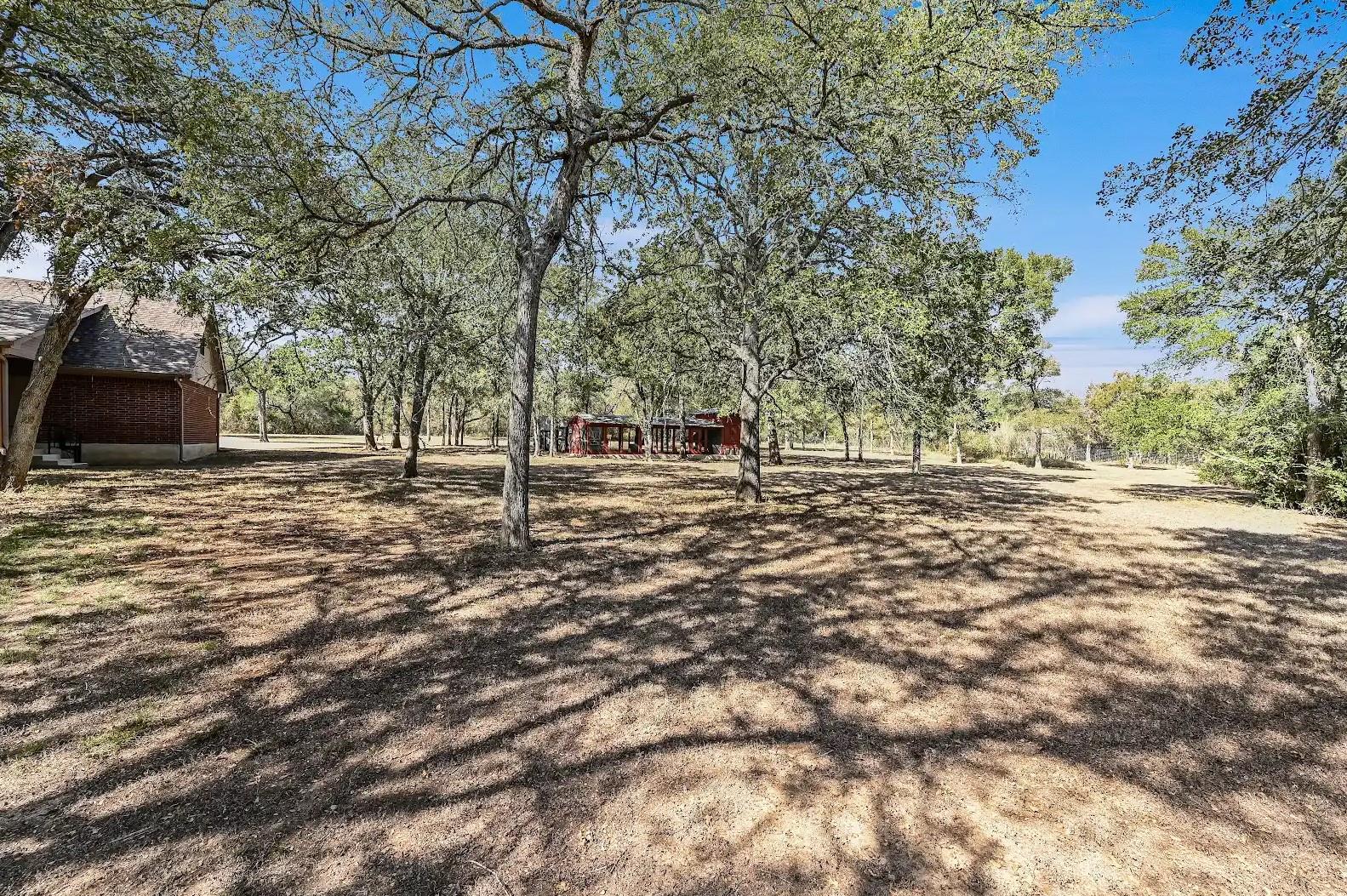 486 Westwood Rd, Lockhart, TX 78644