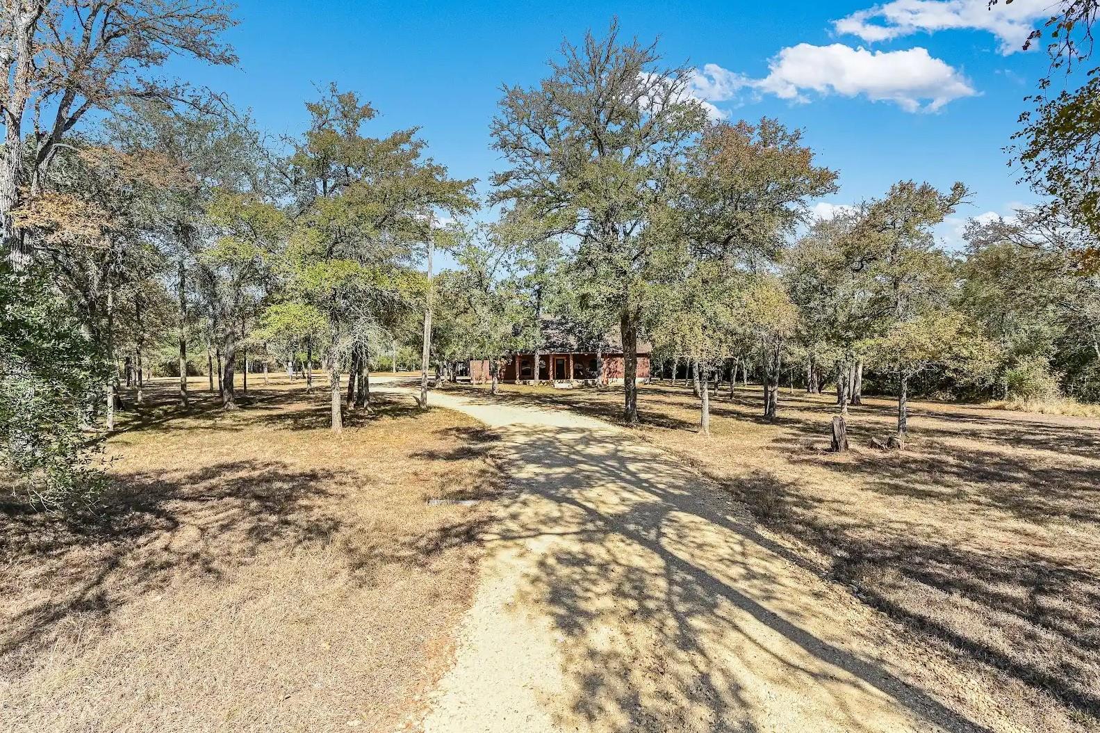 486 Westwood Rd, Lockhart, TX 78644