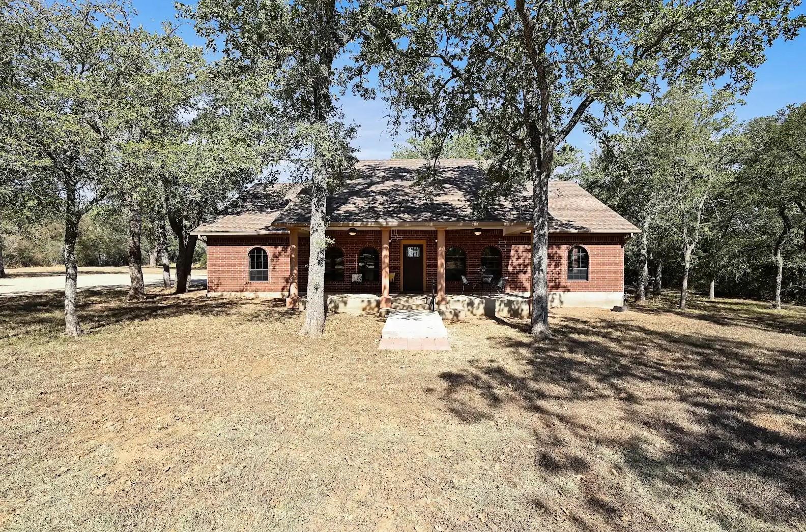 486 Westwood Rd, Lockhart, TX 78644