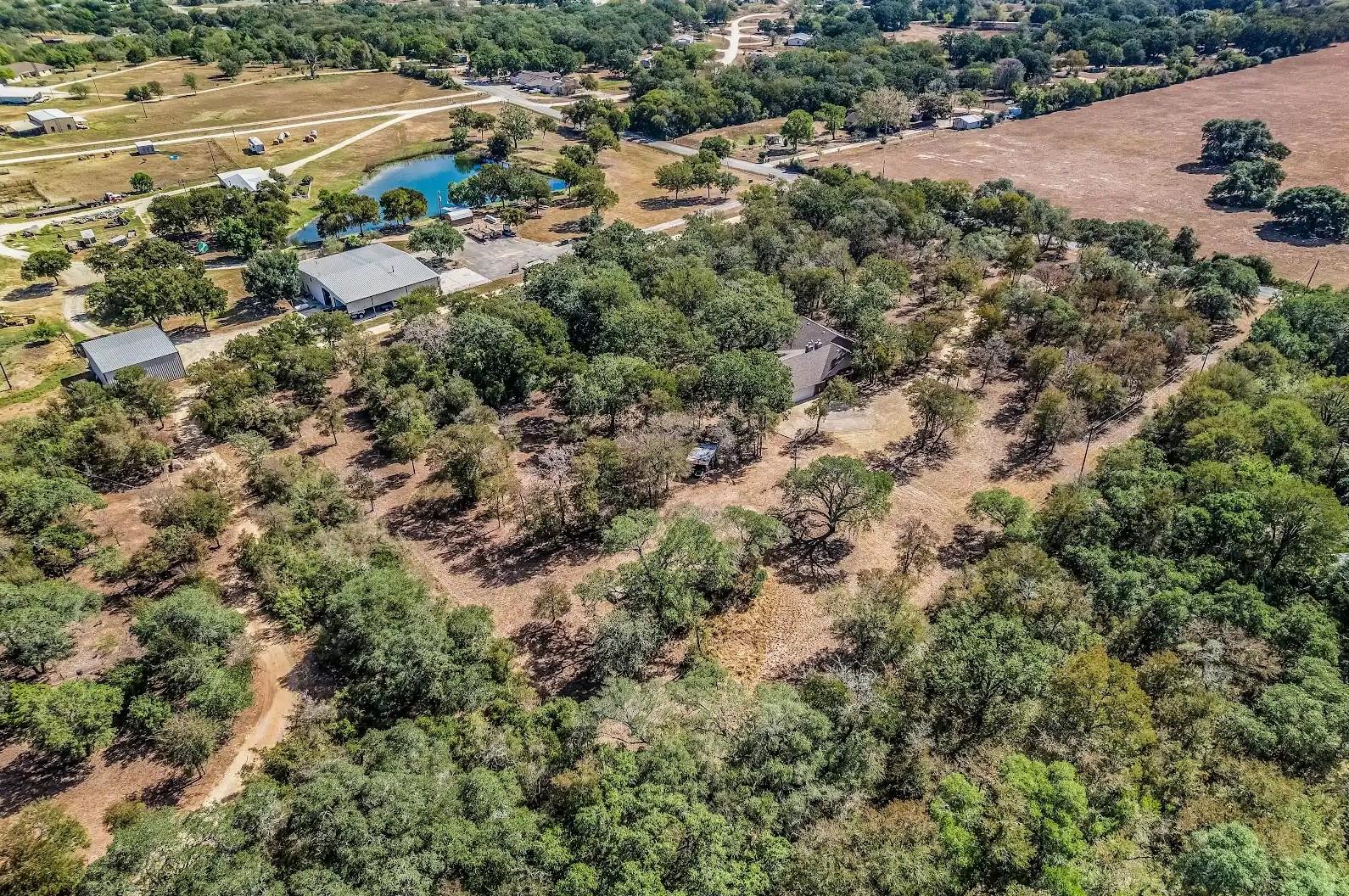 486 Westwood Rd, Lockhart, TX 78644