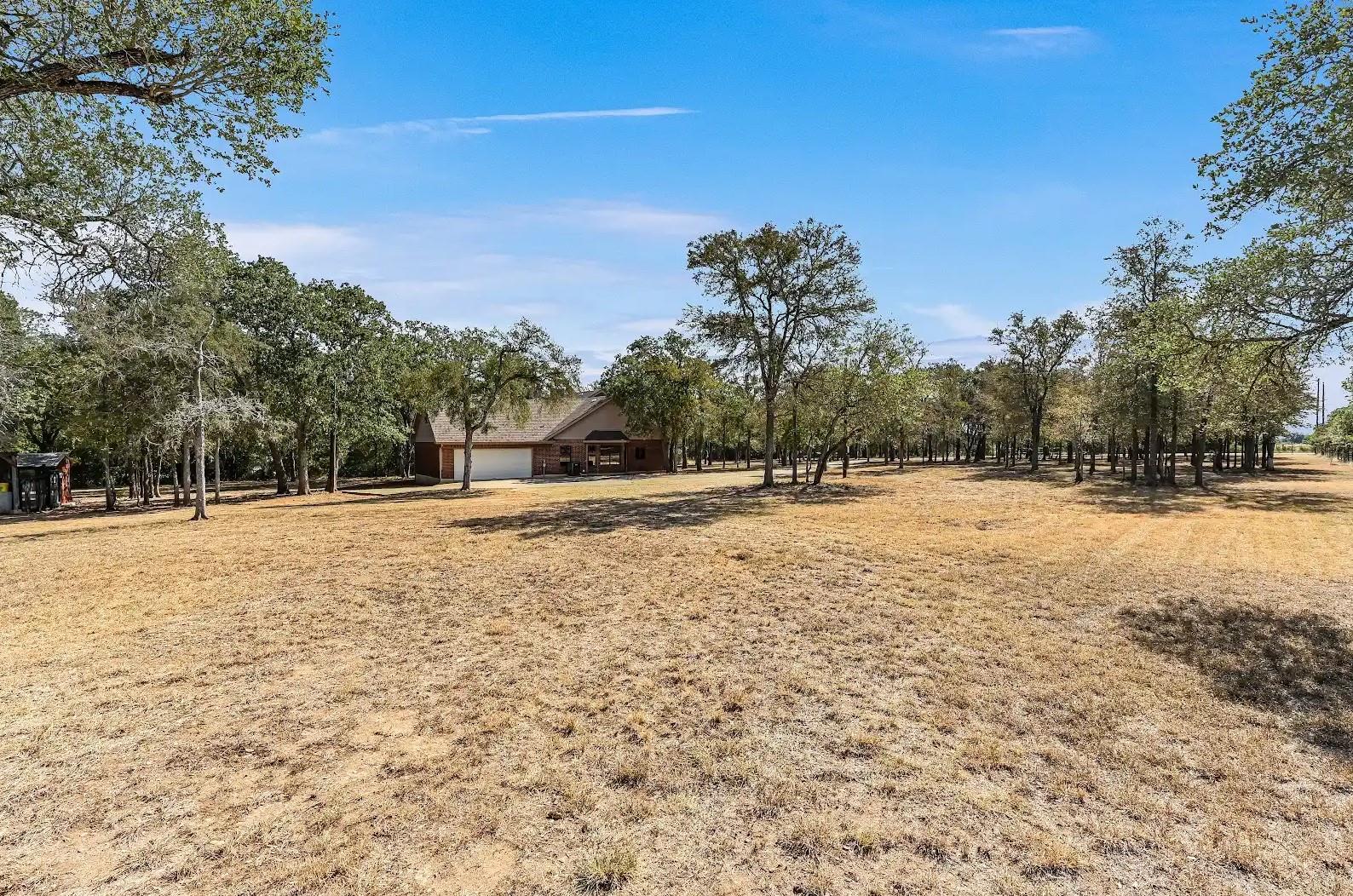 486 Westwood Rd, Lockhart, TX 78644