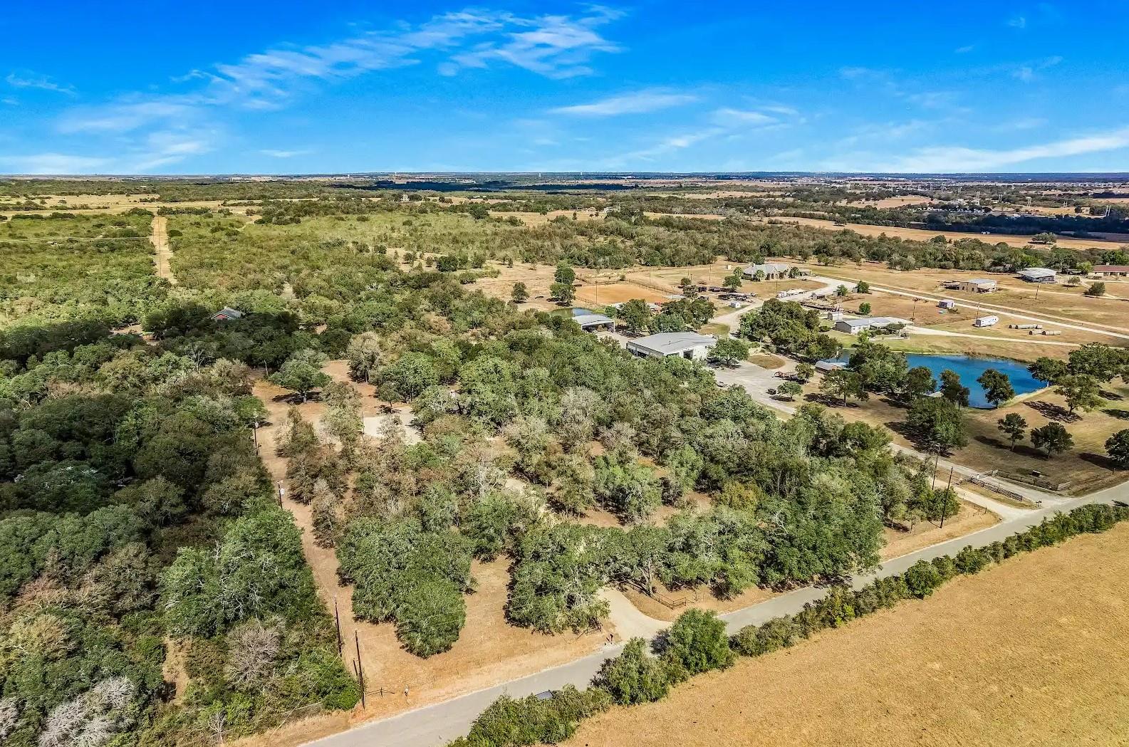 486 Westwood Rd, Lockhart, TX 78644