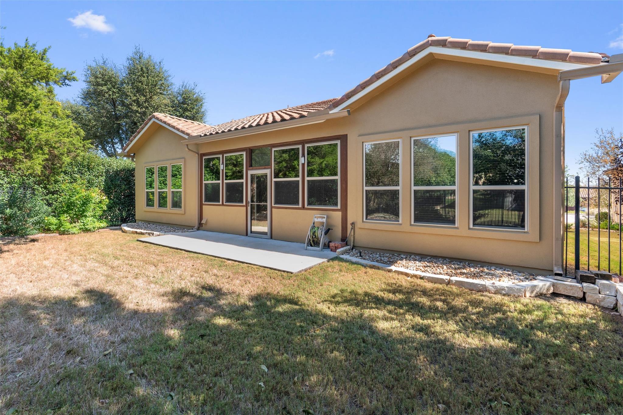 1913 Harvest Dance Dr, Leander, TX 78641