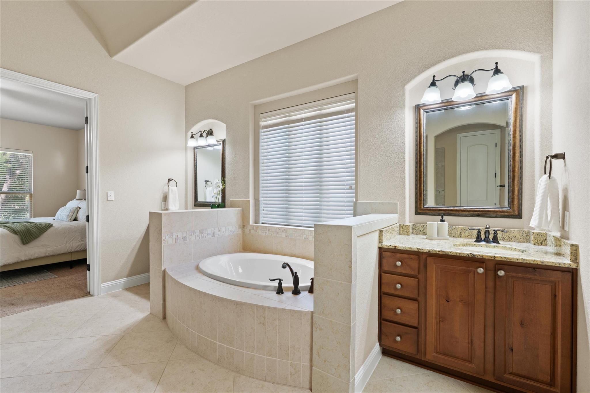 1913 Harvest Dance Dr, Leander, TX 78641