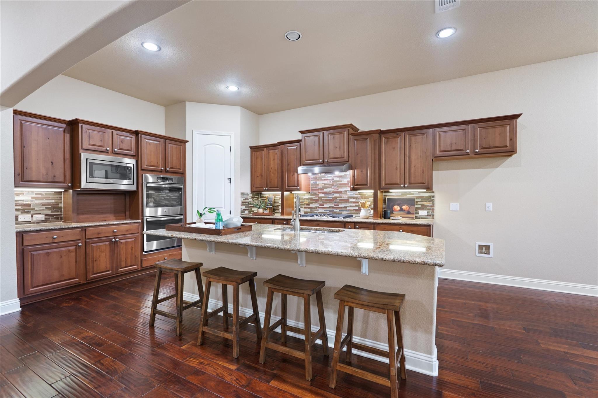 1913 Harvest Dance Dr, Leander, TX 78641