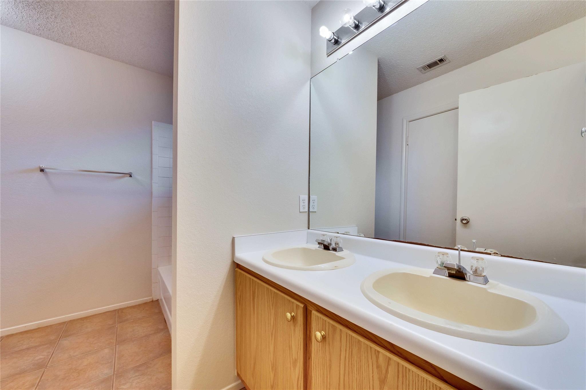 1625 Sylvia Ct, Round Rock, TX 78681