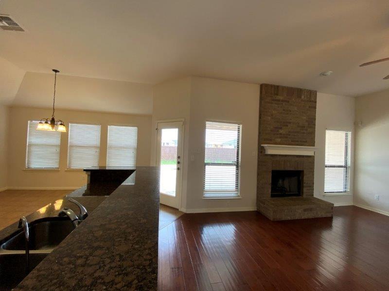 1527 Woodlands Dr, Kyle, TX 78640