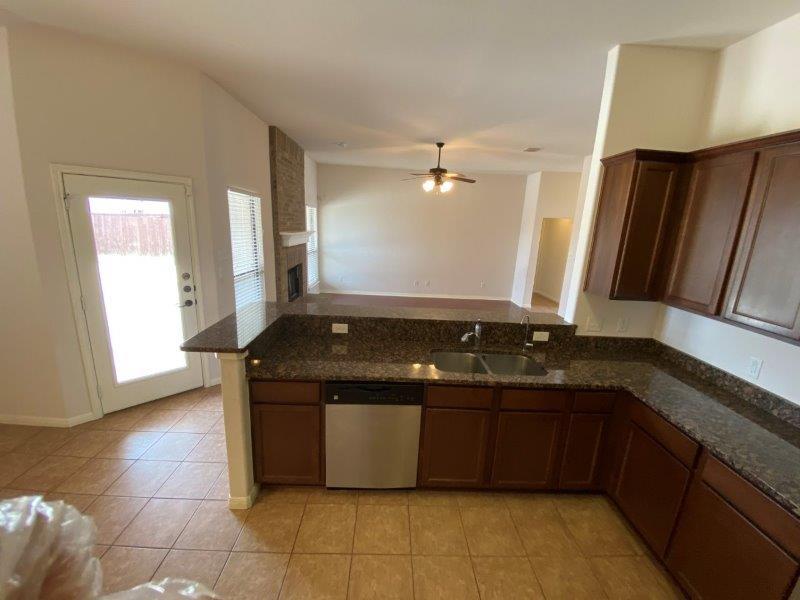 1527 Woodlands Dr, Kyle, TX 78640