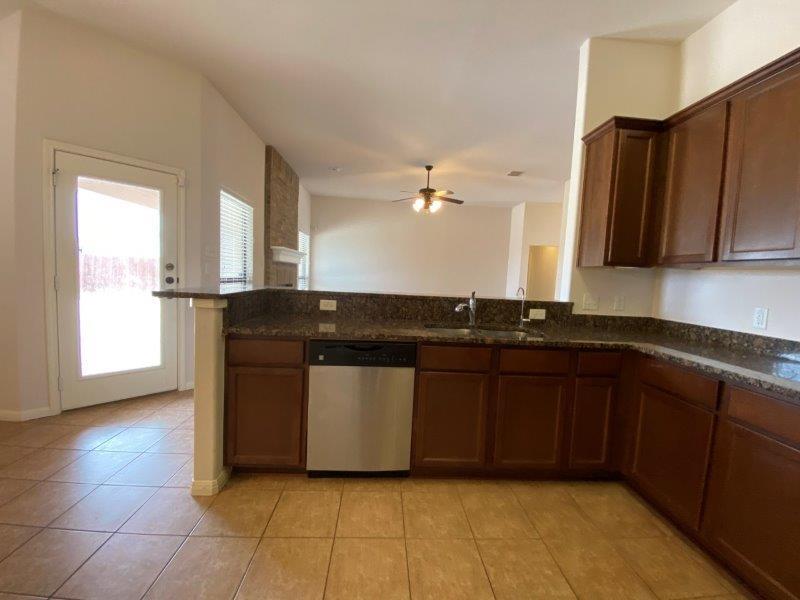 1527 Woodlands Dr, Kyle, TX 78640