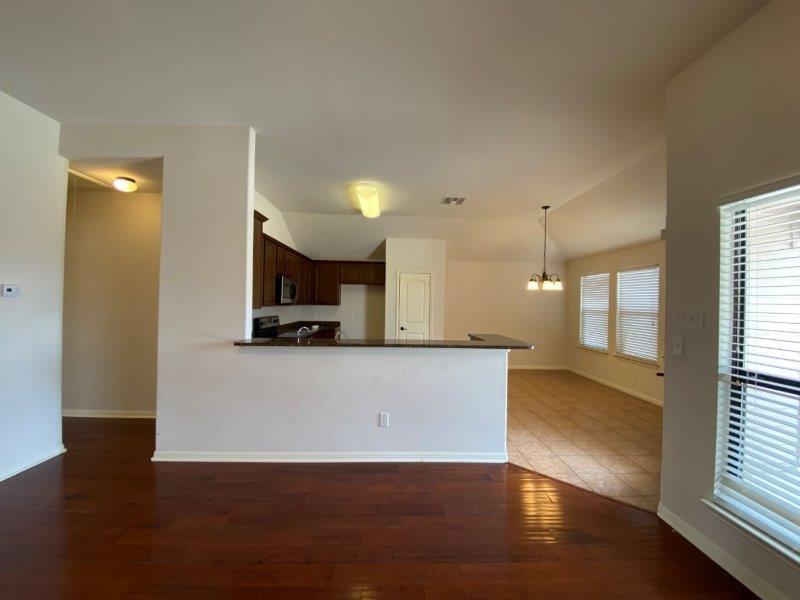 1527 Woodlands Dr, Kyle, TX 78640