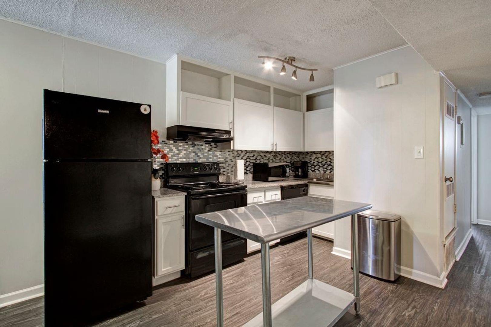 2900 Cole St # 311, Austin, TX 78705