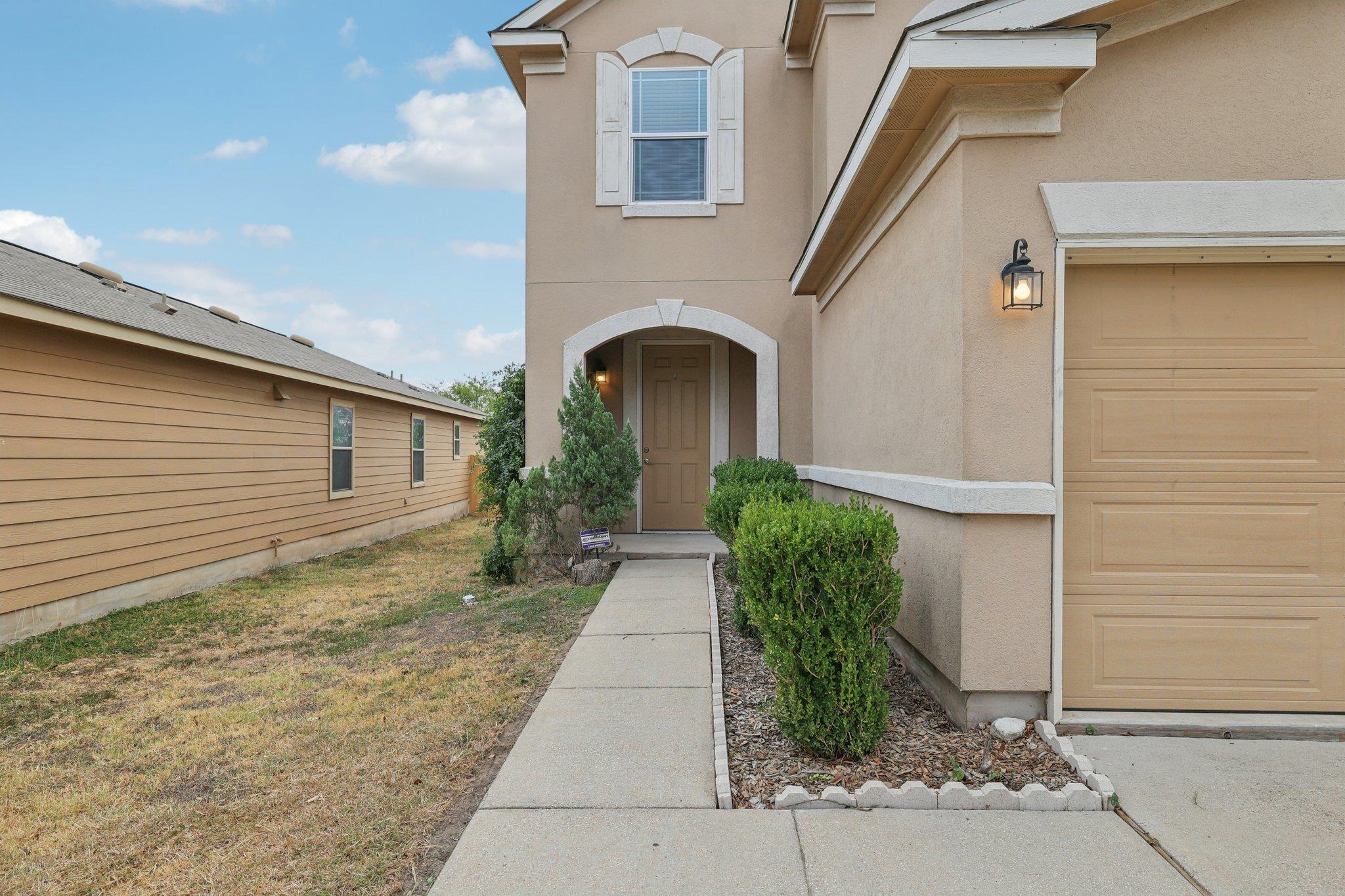 11013 Helms Deep Dr, Austin, TX 78754