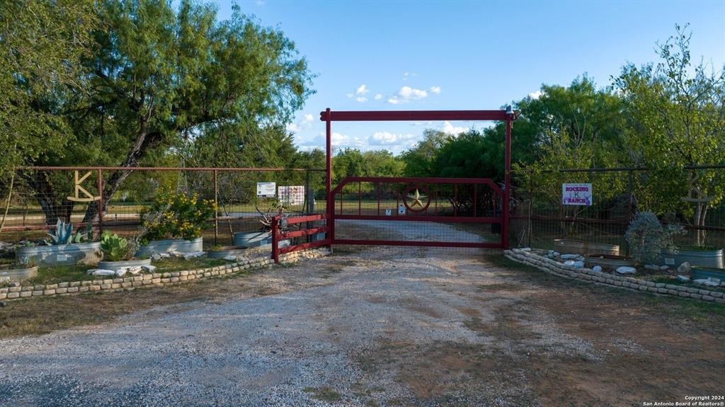 6170 County Road 332, Jourdanton, TX 78026